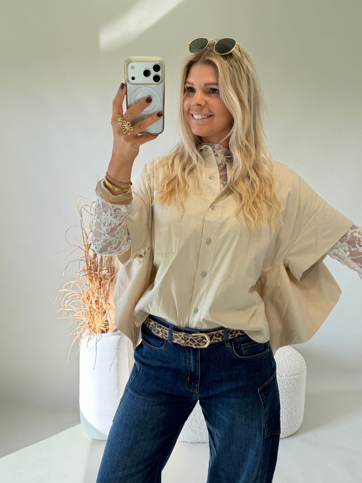 Bluse in Beige ( Kurzarm hinten offen )