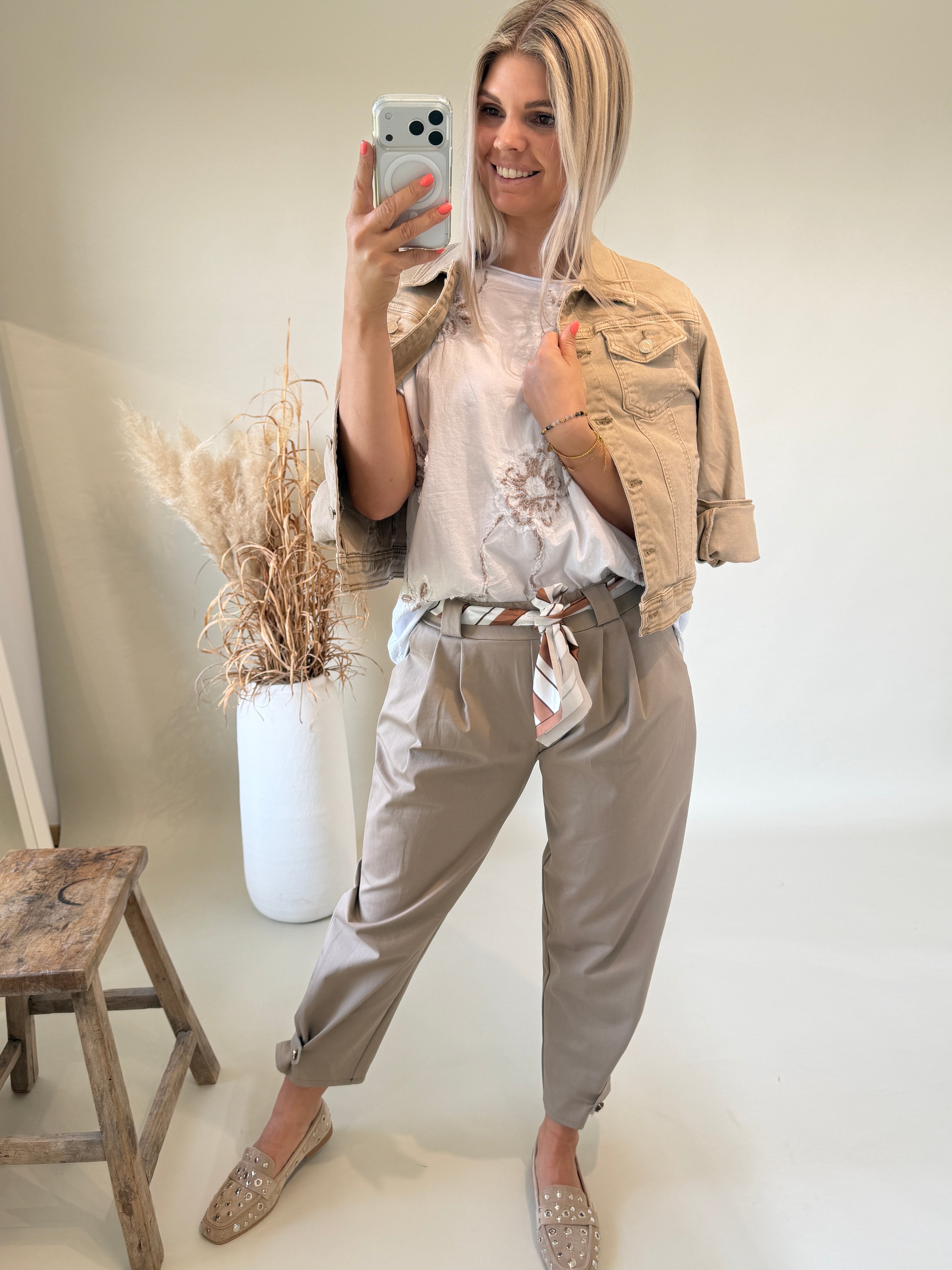 T - Shirt in Weiß mit Blumenmuster in Zimt