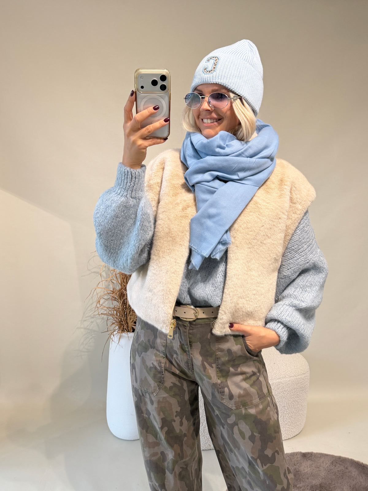 Pullover in Rauchblau mit V - Ausschnitt