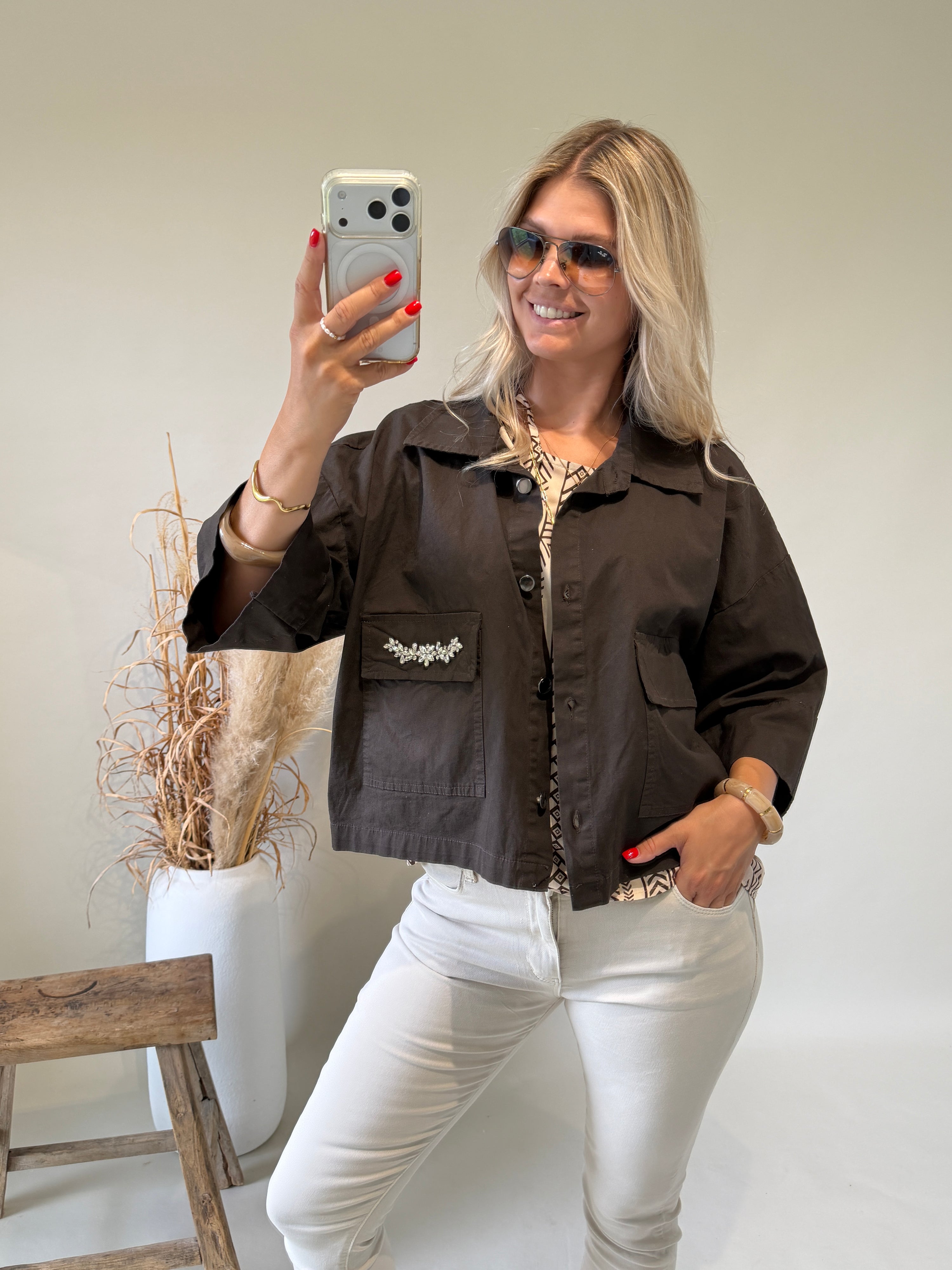 Jacke in Schokobraun mit großen Taschen vorne