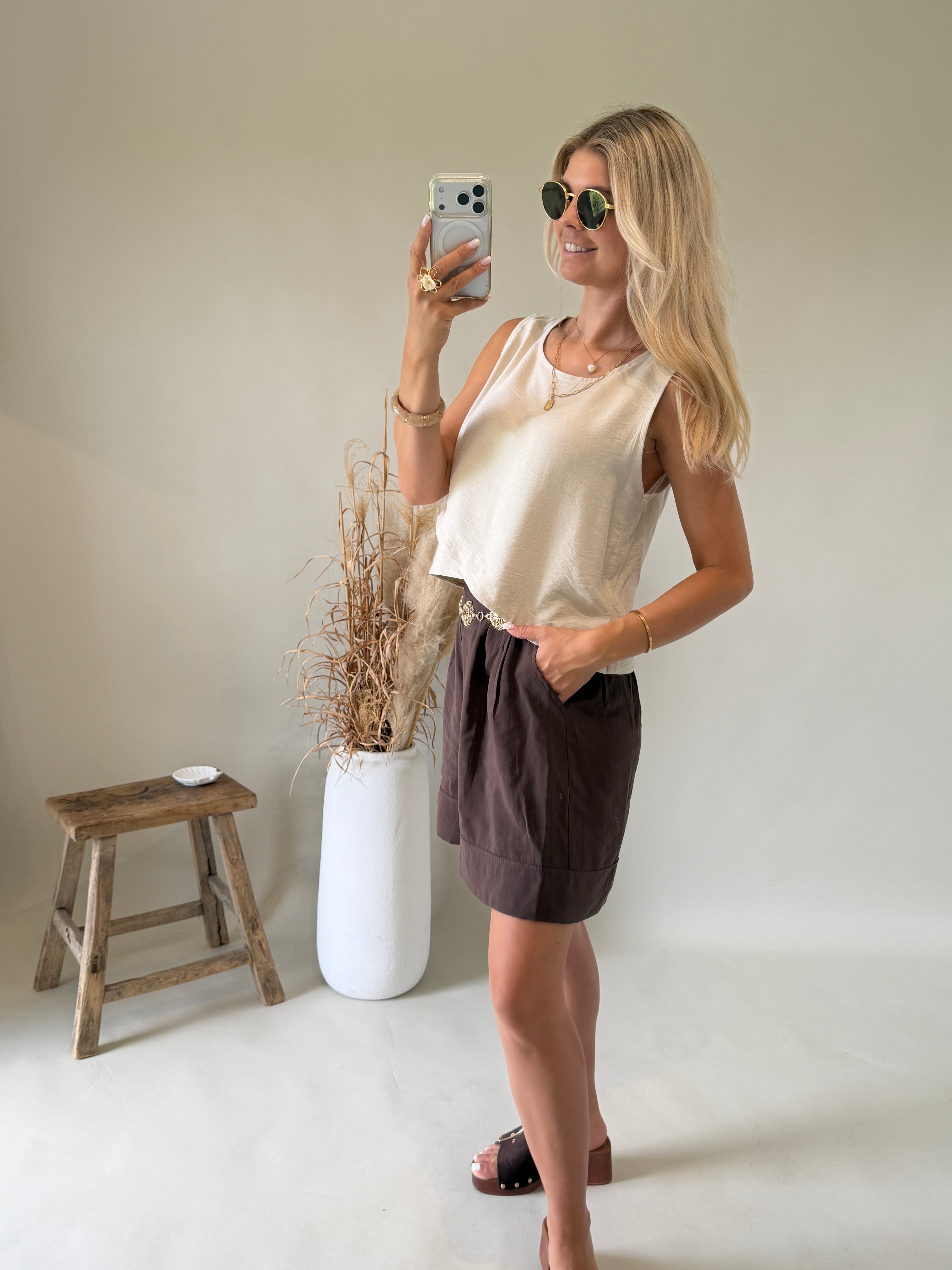 Blusentop in Beige hinten mit Knöpfen