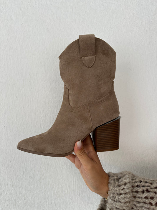 Stiefel in Beige in Wildlederoptik