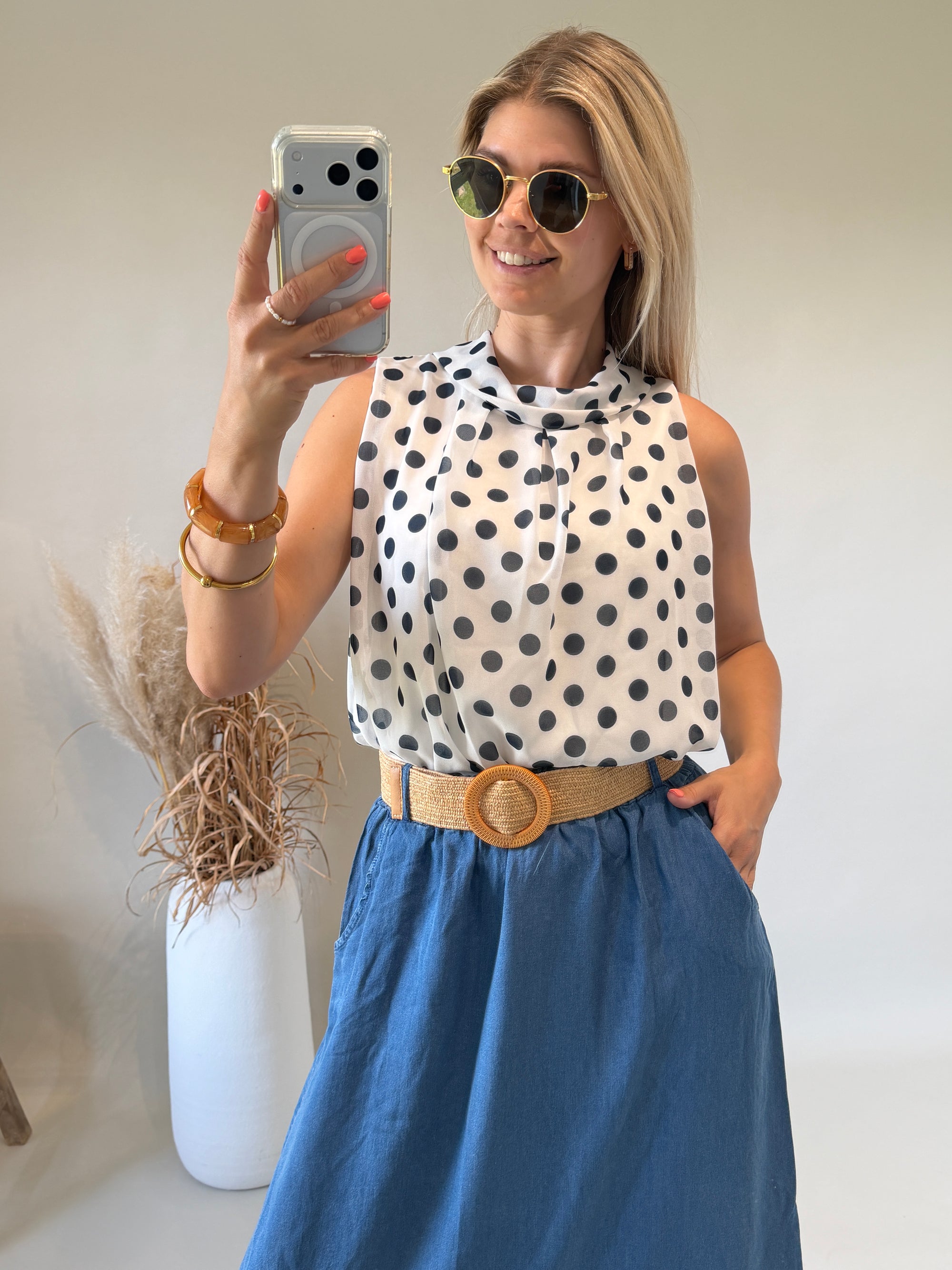 Bluse in Weiß mit Dunkelblauen Punkten