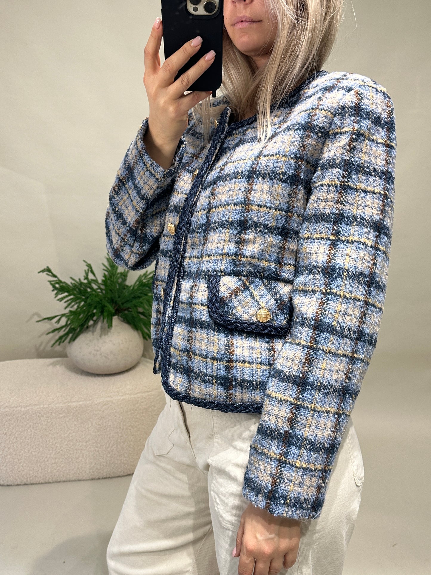 jacke in blau/wollweiß/schokobraun (boucle) kariert mit goldenen knöpfen