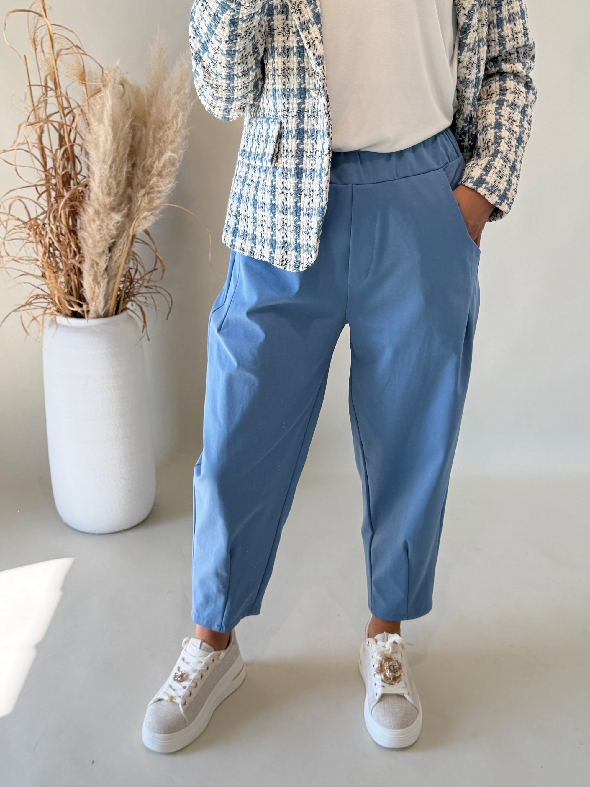 Hose in Rauchblau