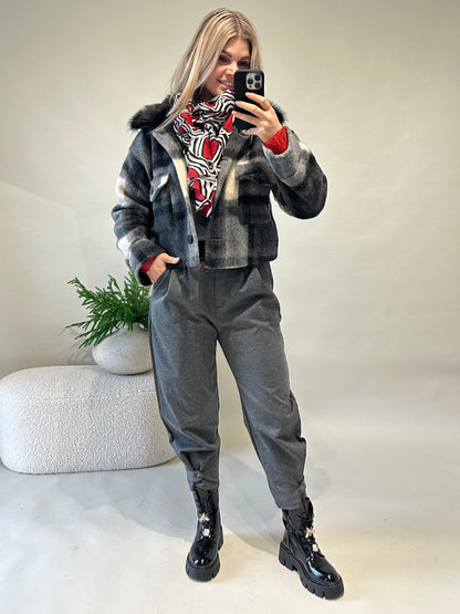 Jacke in Schwarz/Grau/Wollweiß kariert mit Schwarzem Kunst-Pelzkragen