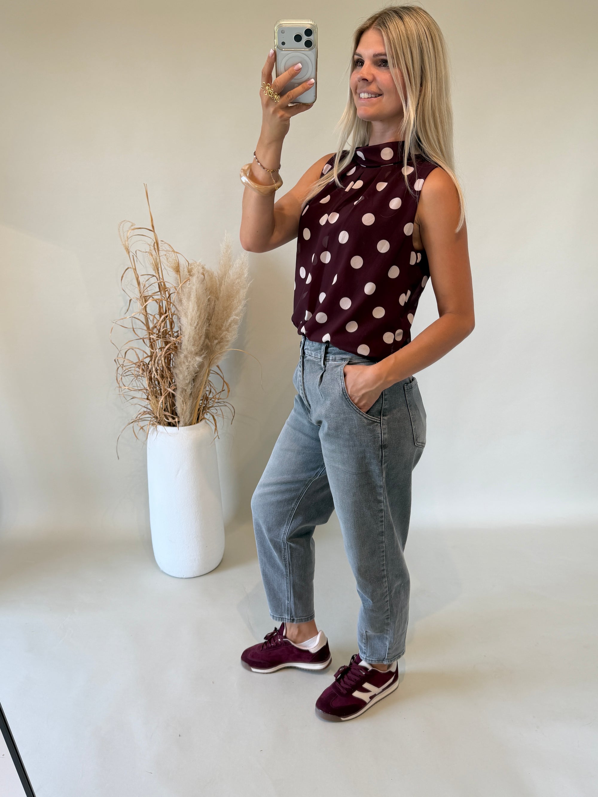 Bluse in Burgundy mit Punkten