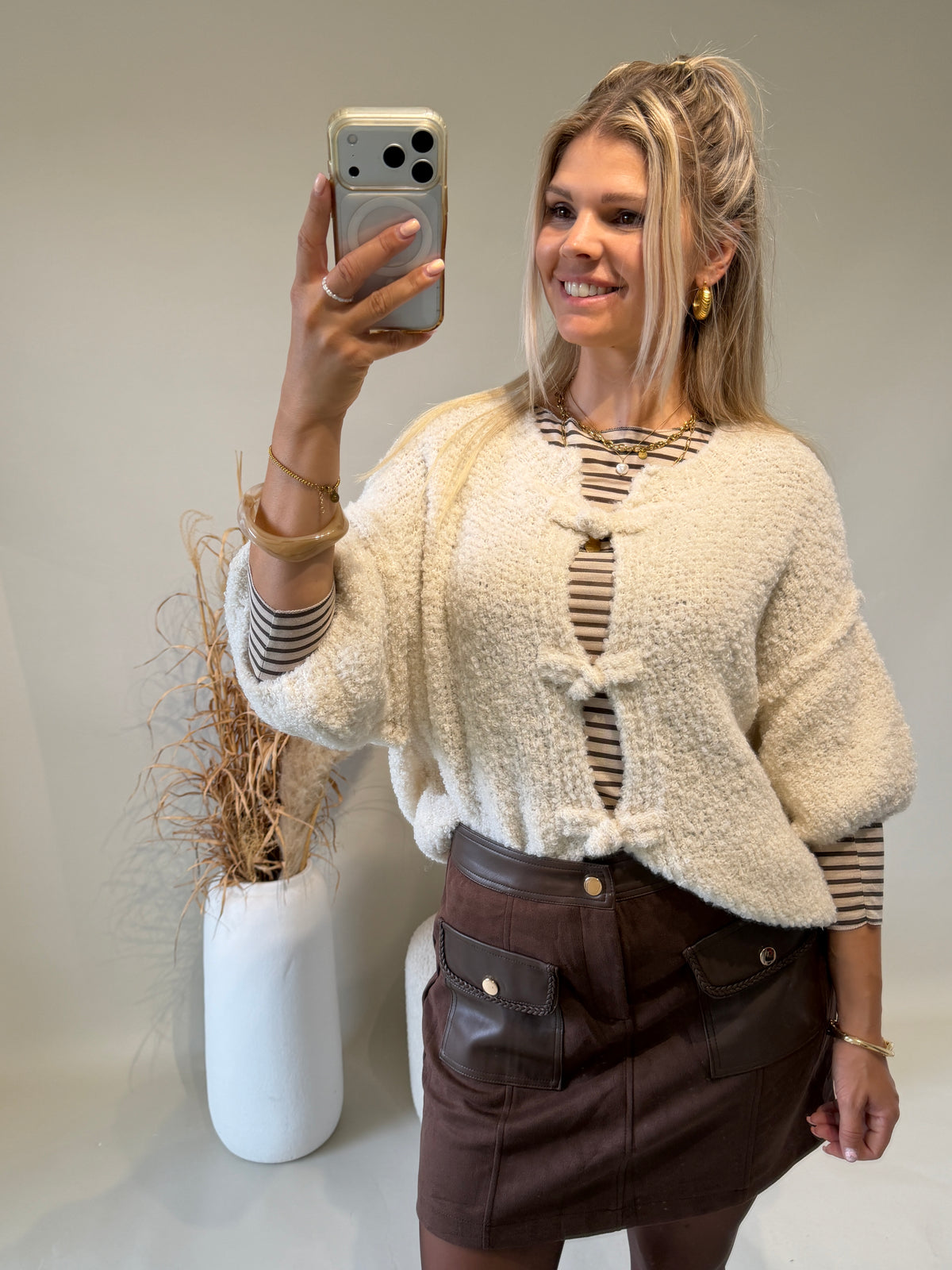 Strickjacke in Wollweiß ( Kurzarm )