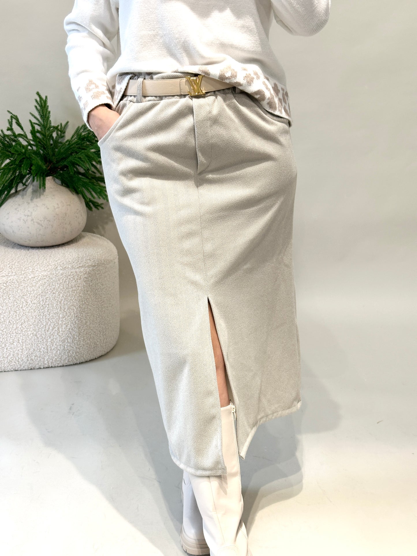 rock in sand mit fischgrätenmuster