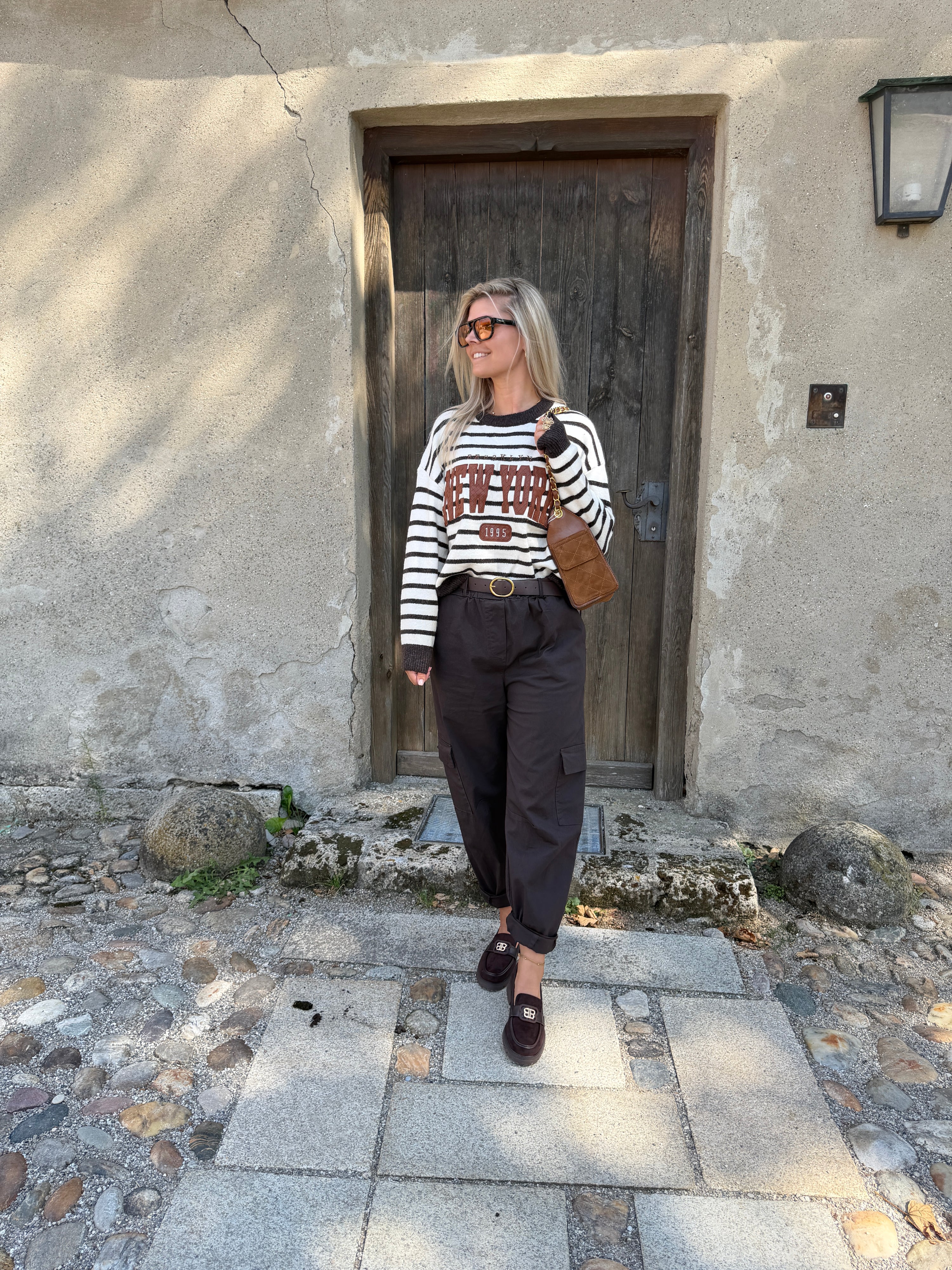 Pullover gestreift in Wollweiß / Schokobraun mit Aufdruck