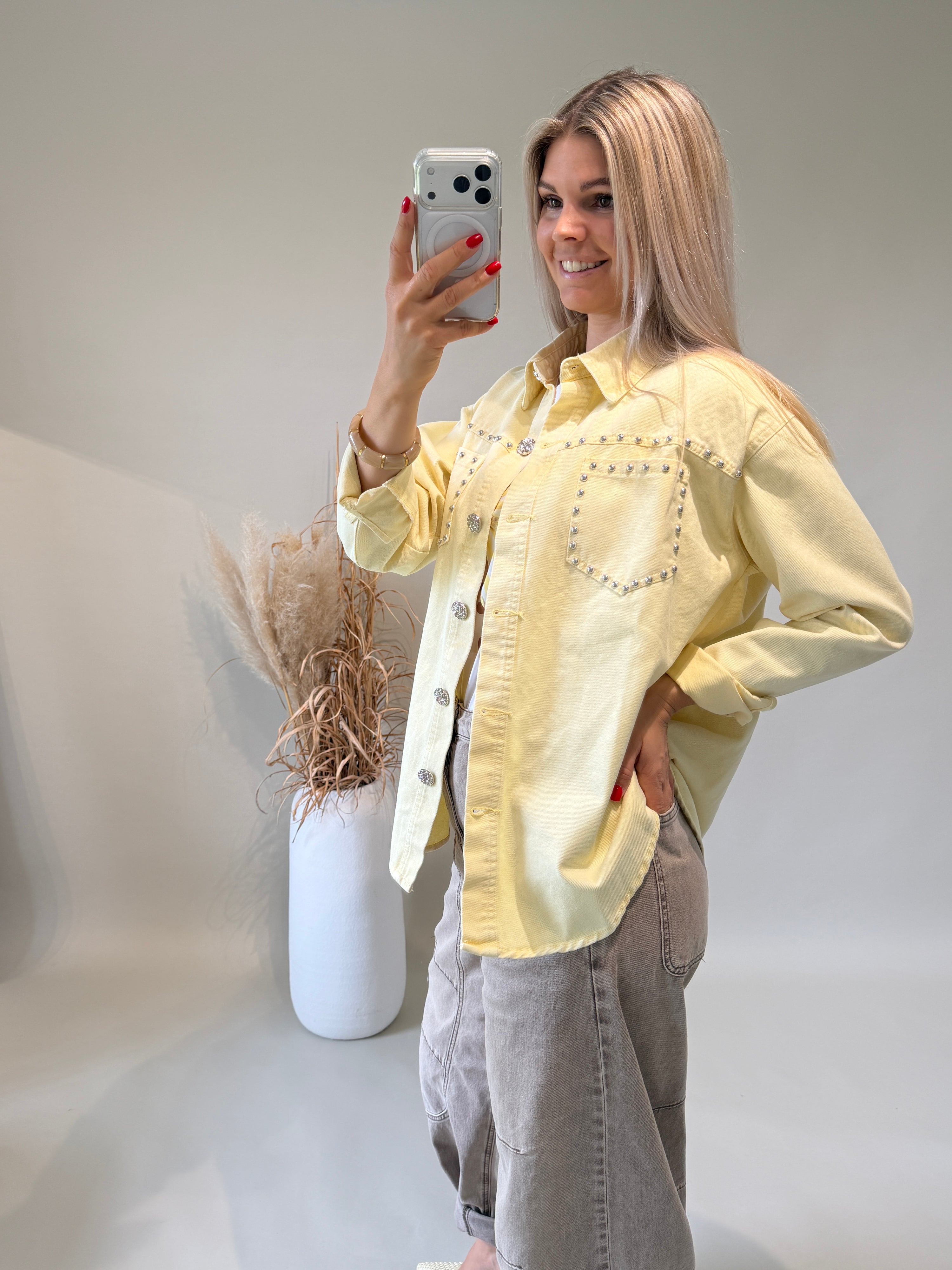 Jacke in Vanillegelb ( Jeanstoff ) mit Nieten