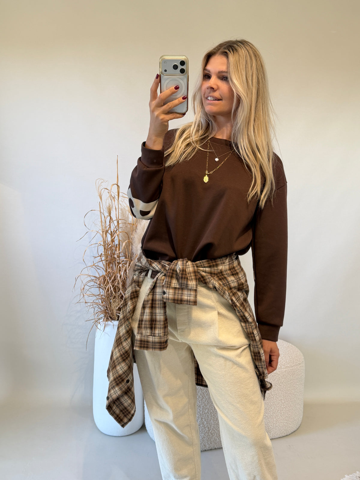 Sweatshirt in Schokobraun mit Aufdruck  hinten