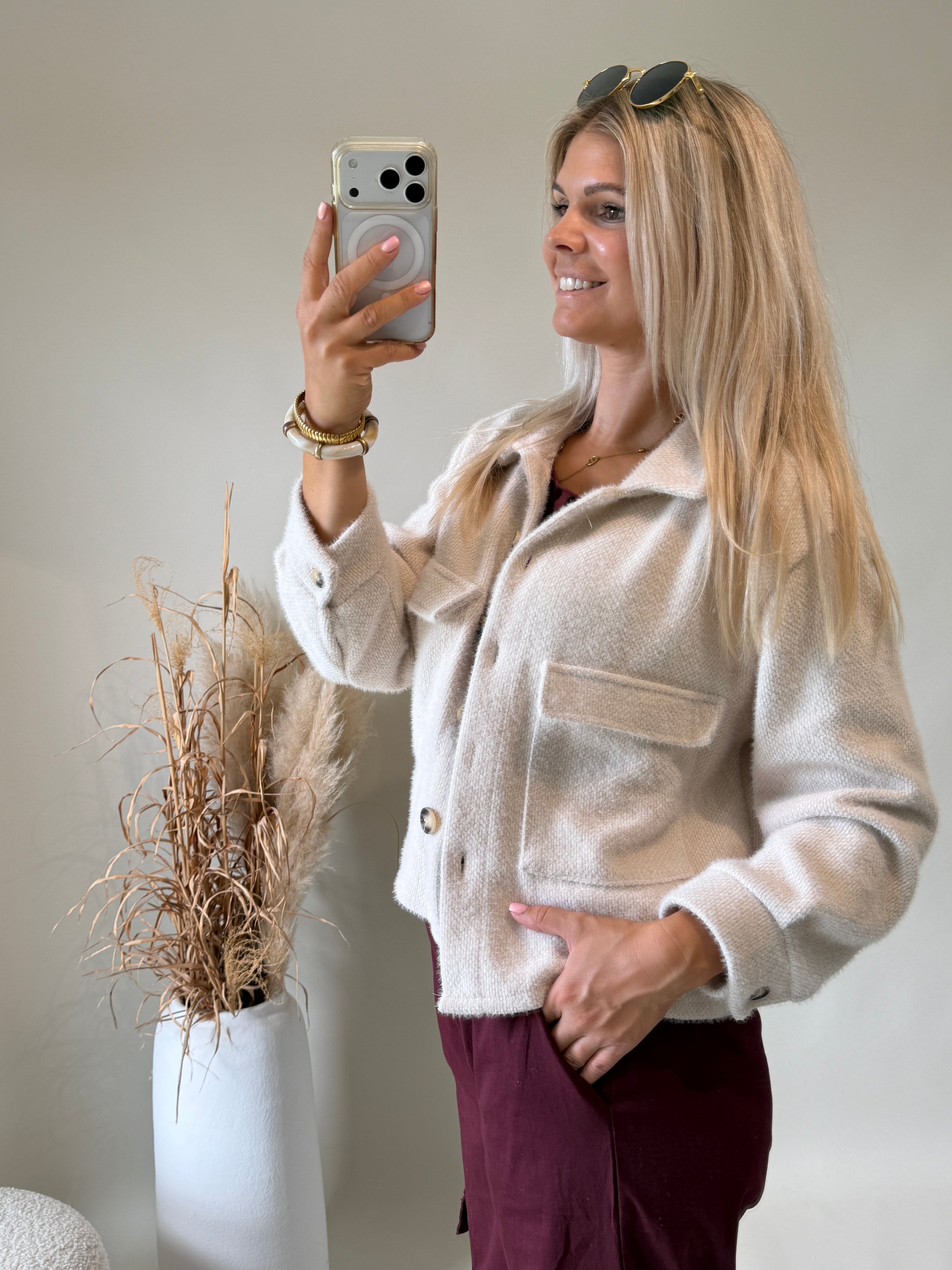 Jacke in Sand mit großen Taschen vorne