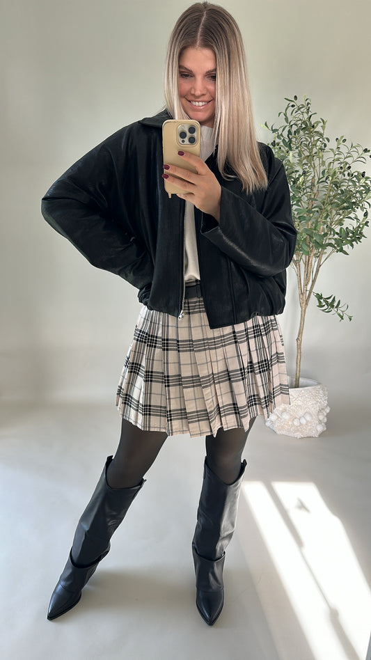 Rock kariert in Schwarz/Wollweiß mit Gürtel