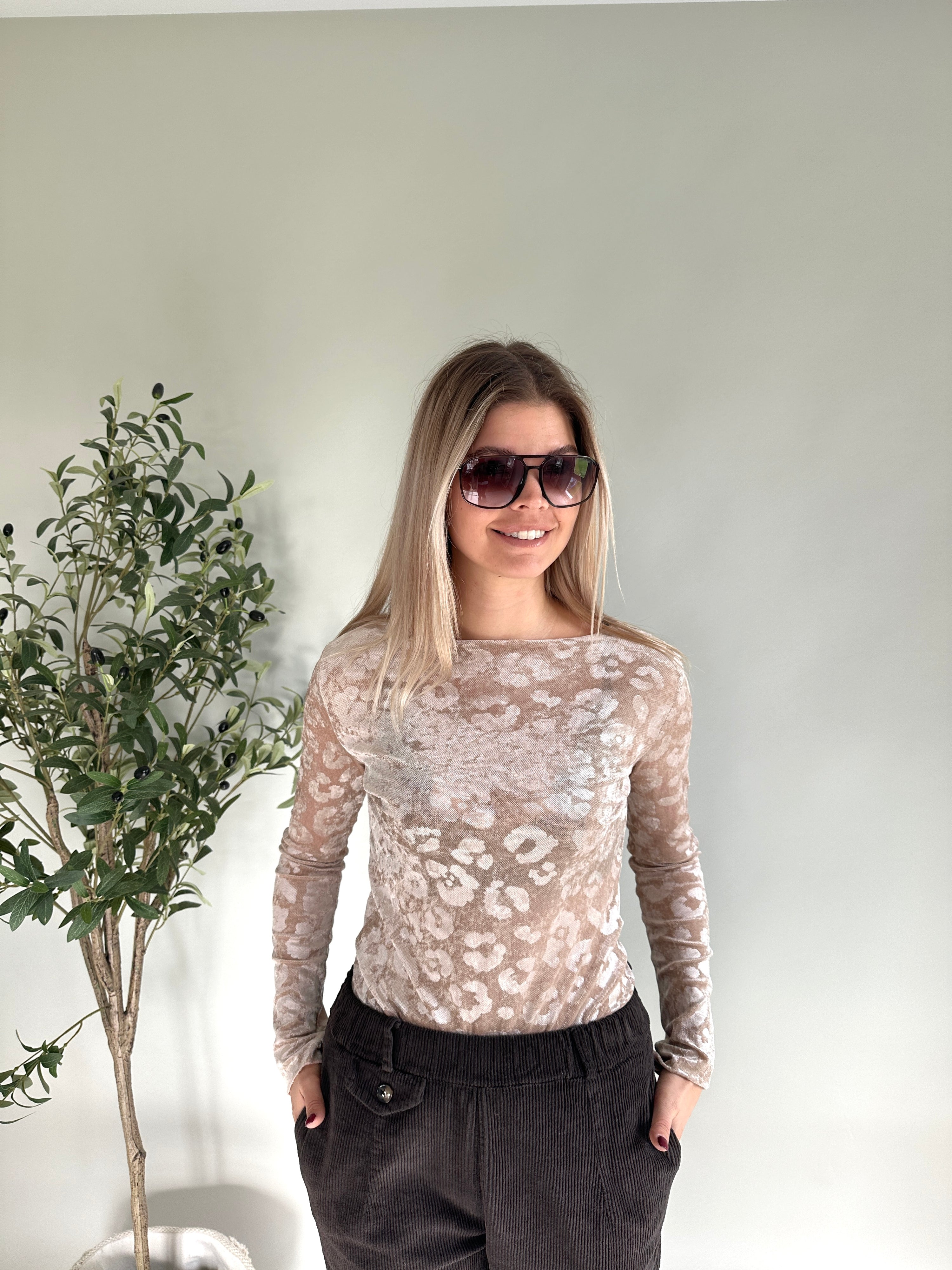 Shirt in Beige mit Leo-Muster