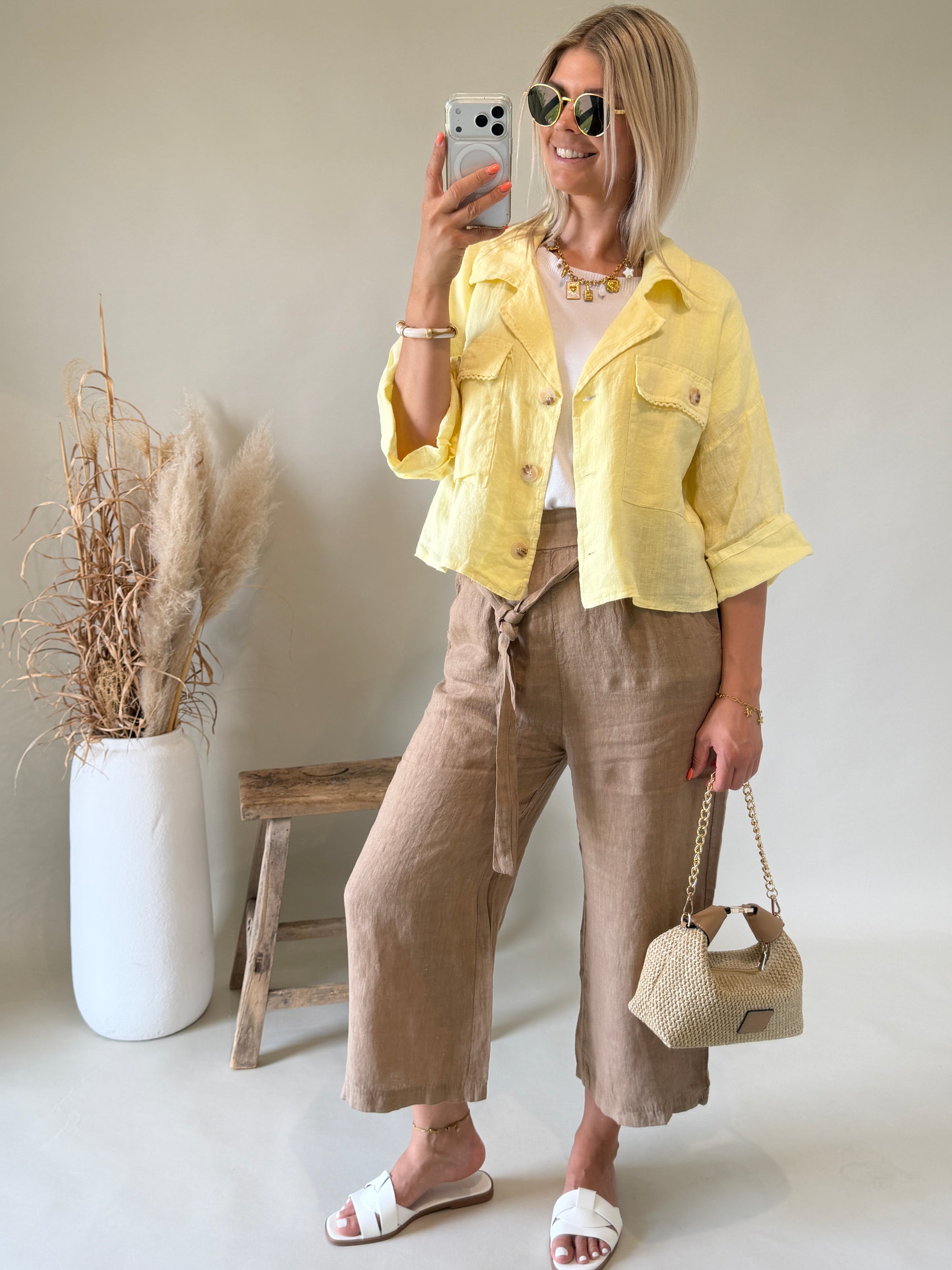 Jacke in Zitronengelb mit Taschen vorne und Spitze