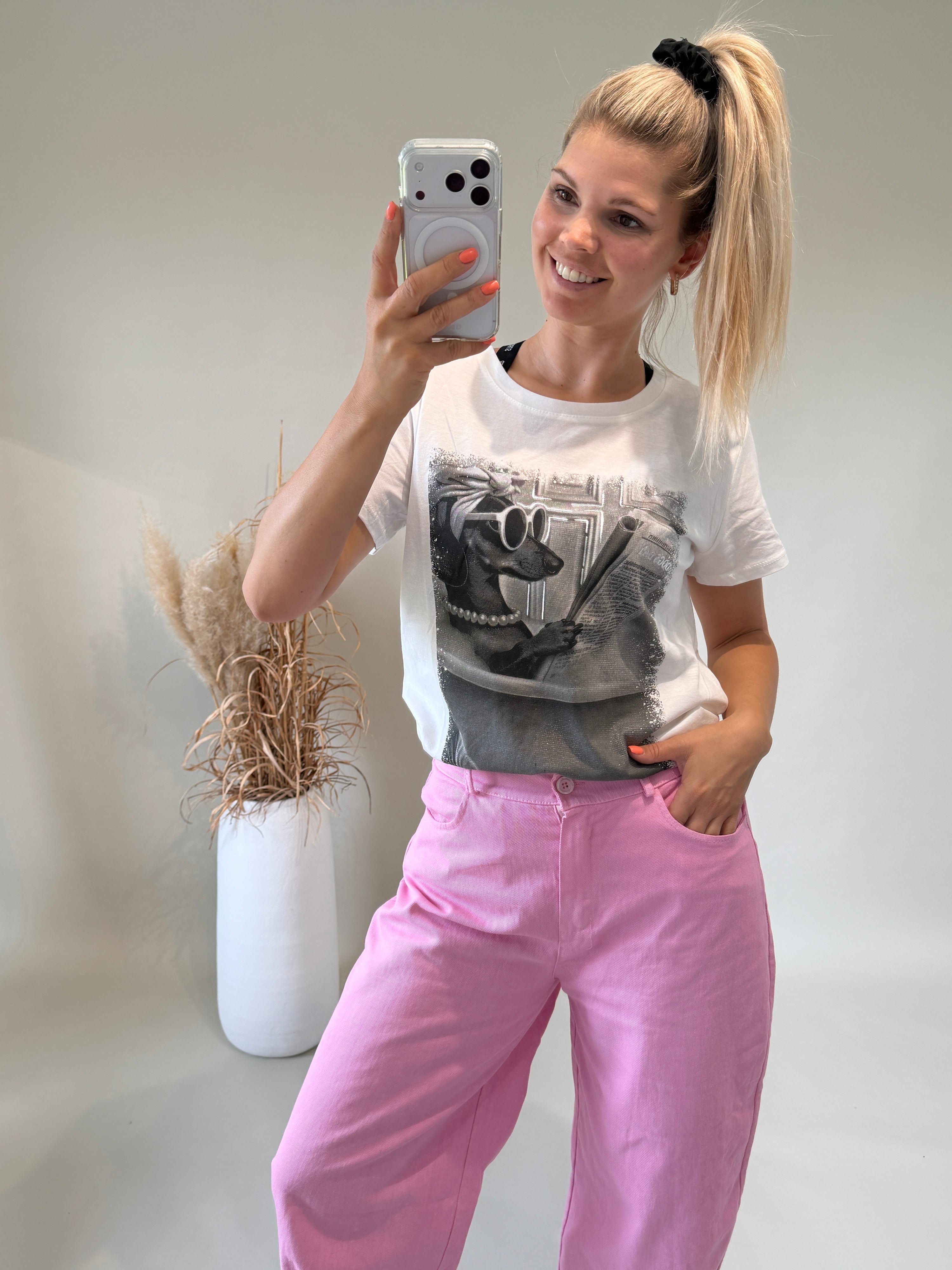 T - Shirt in Weiß mit  Aufdruck in Schwarz / Silber