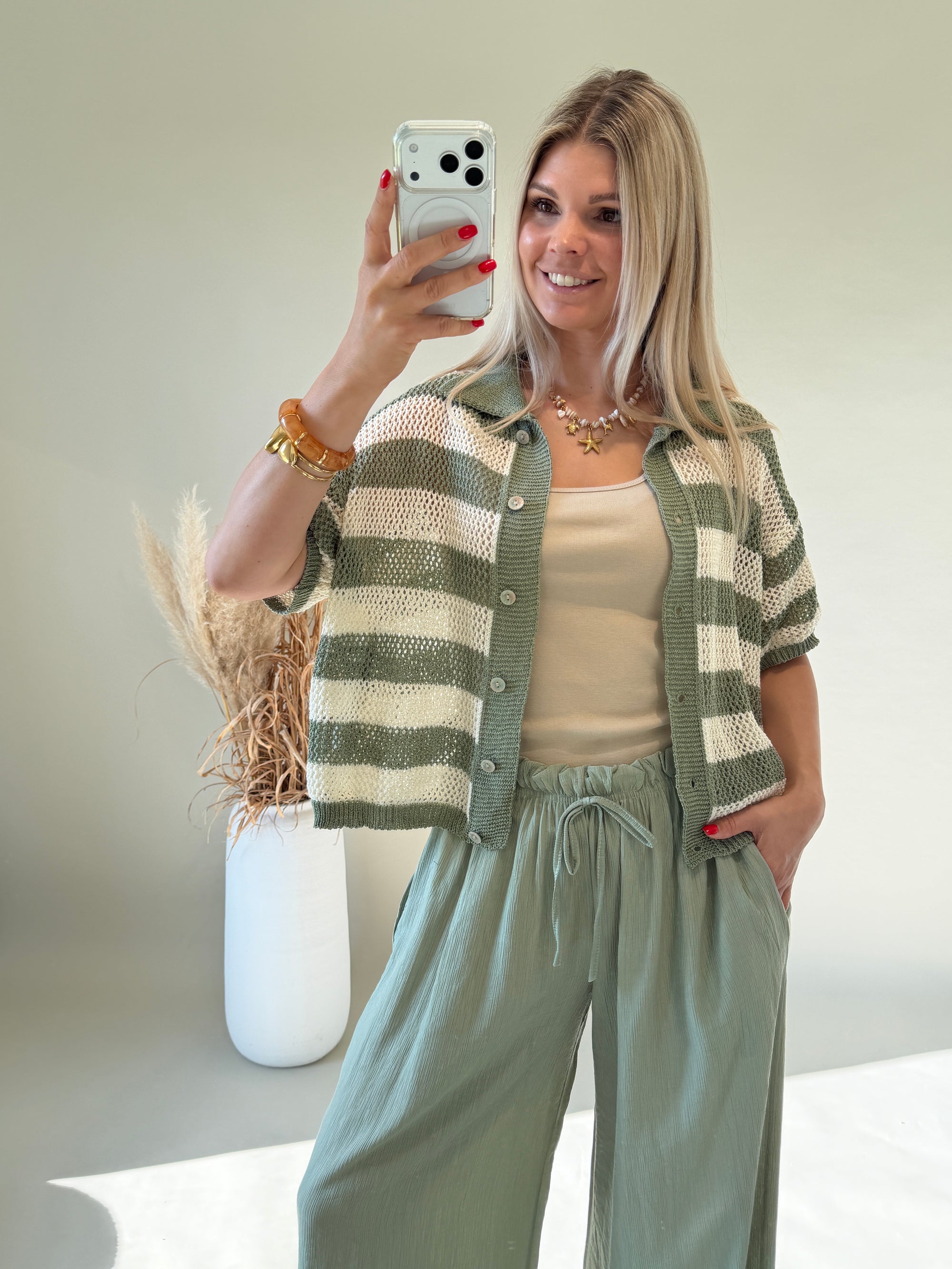 Strickjacke in Olivgrün und Beige gestreift