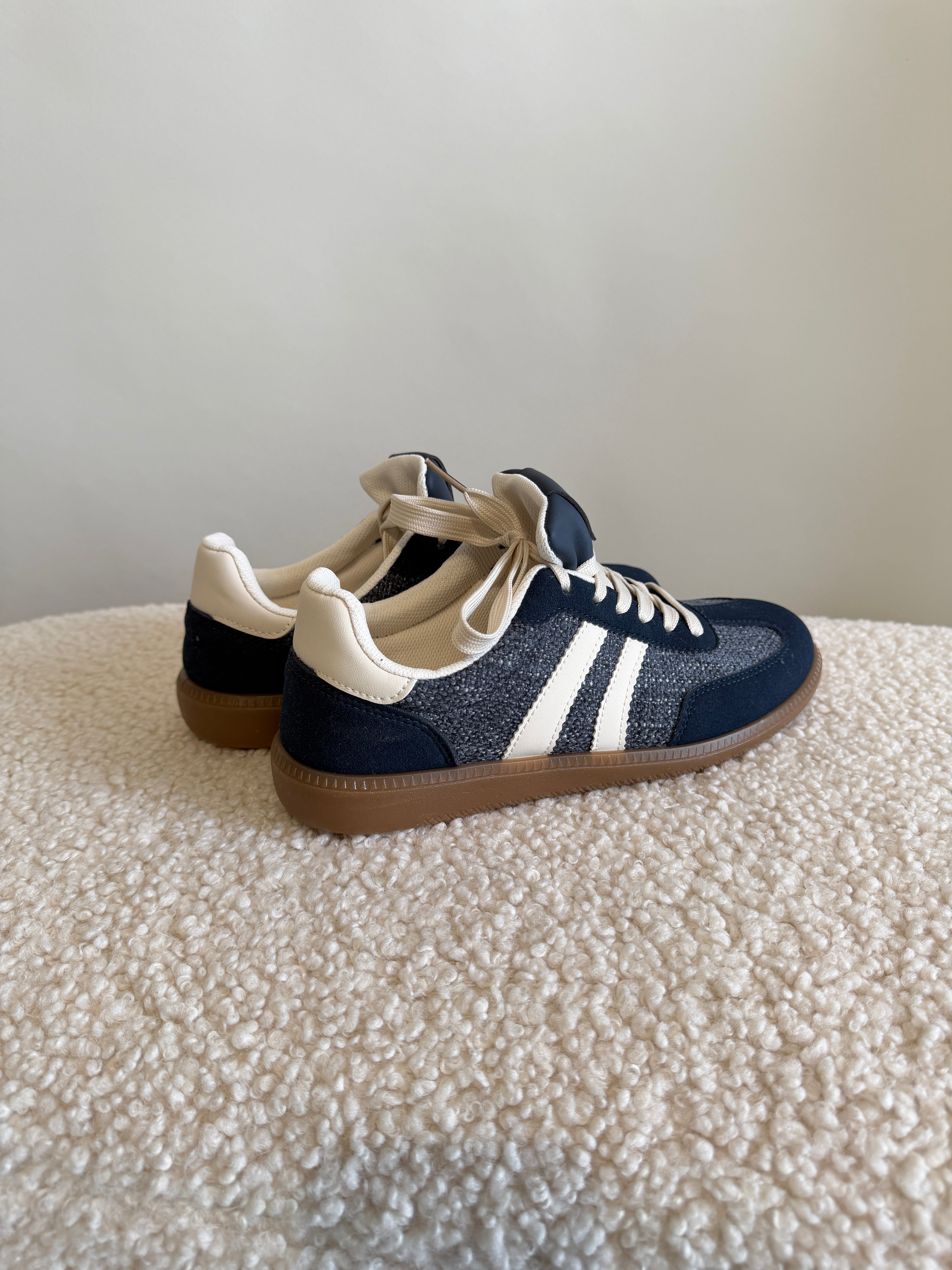 Sneaker Dunkelblau / Beige