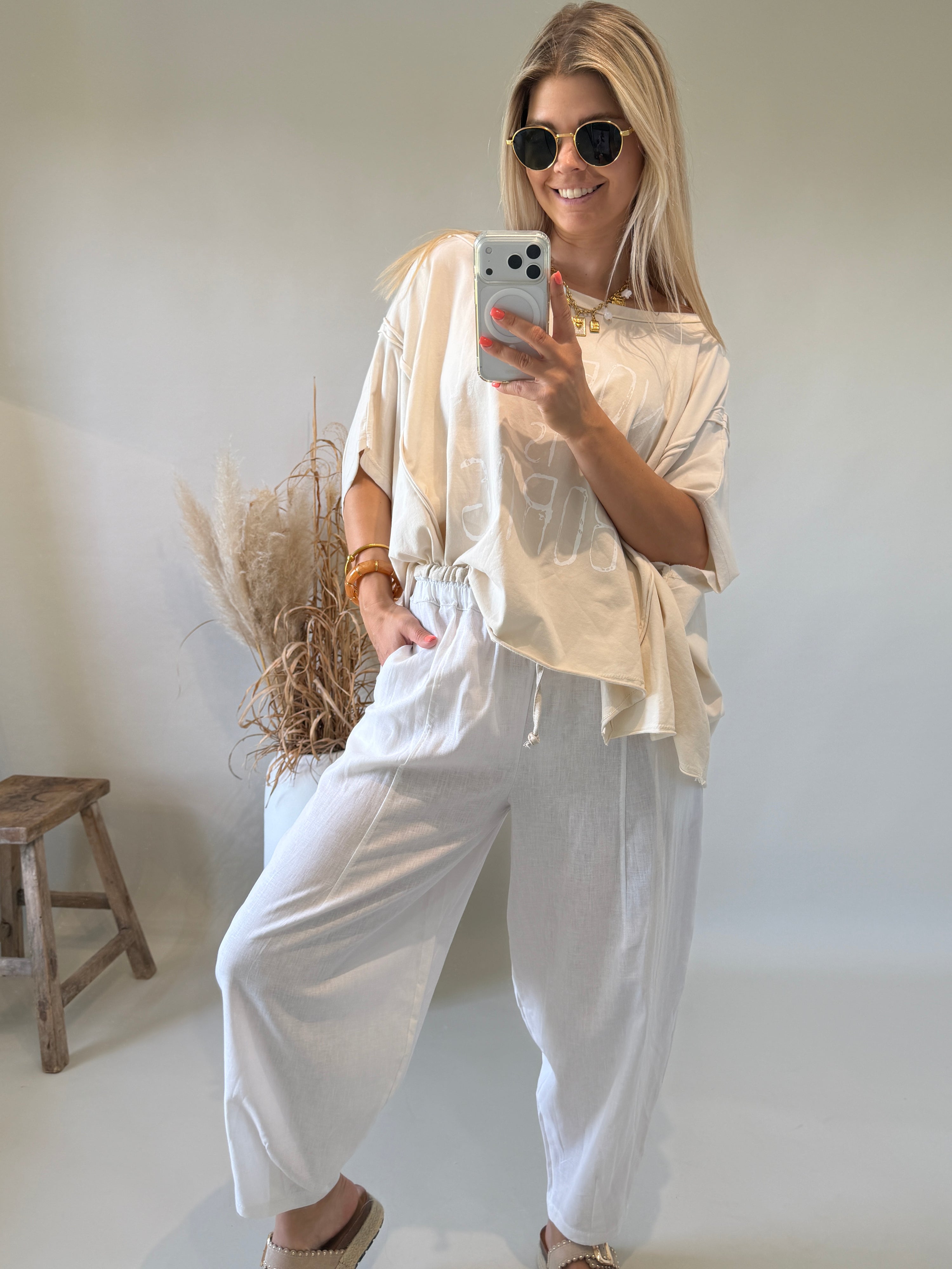 T - Shirt in Beige mit Weißen Aufdruck
