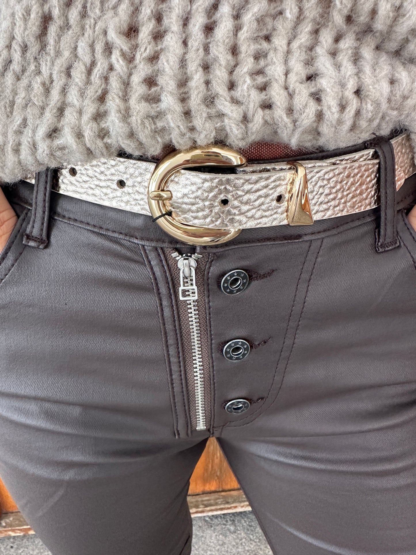 gürtel in der farbe gold mit struktur