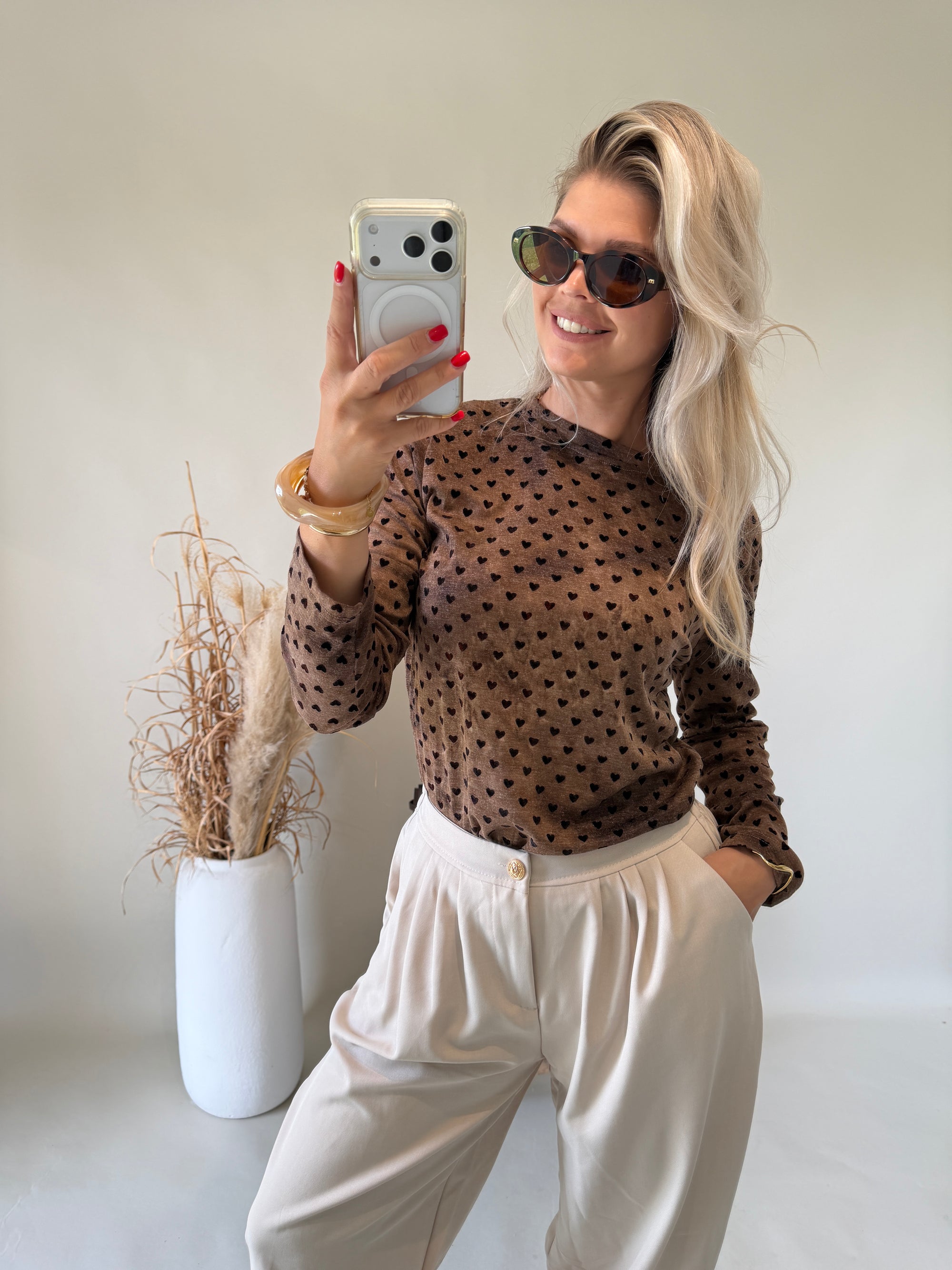 Shirt in Schokobraun mit Herzen