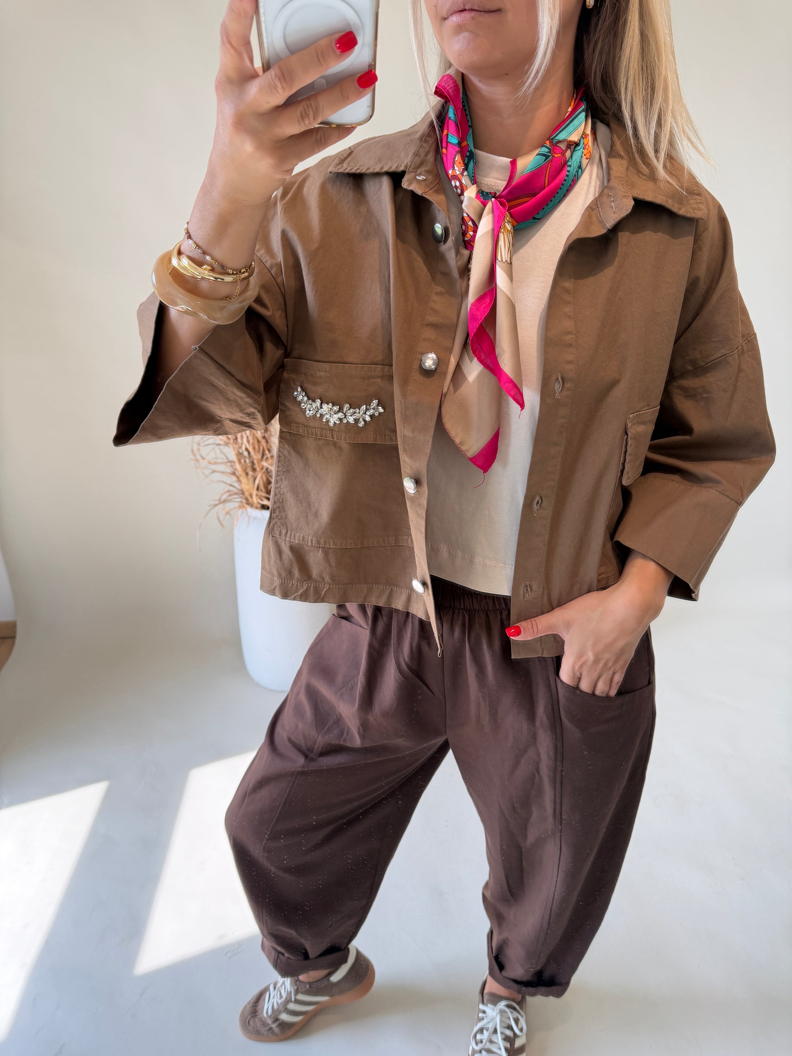 Jacke in Zimt mit großen Taschen vorne