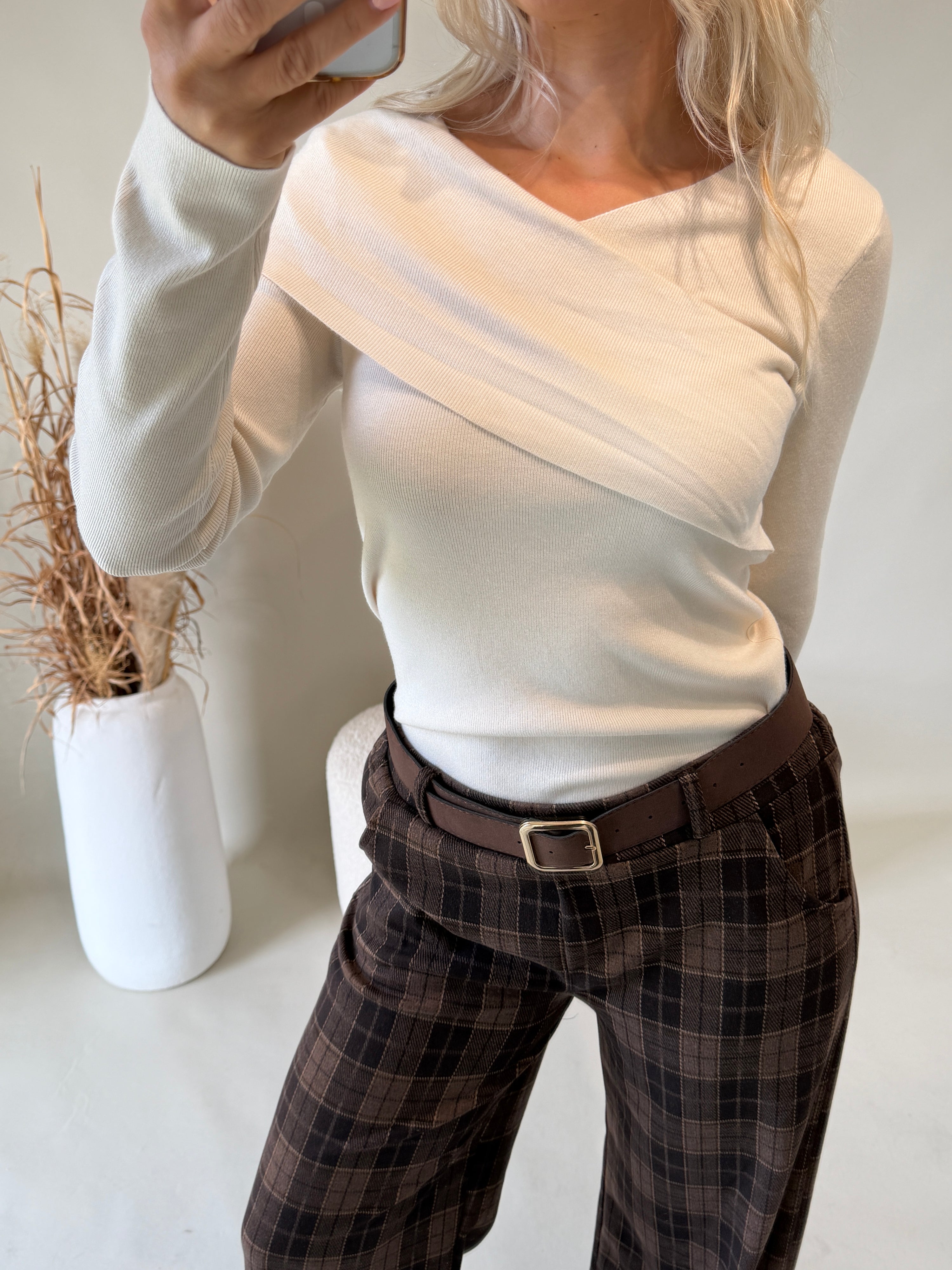 Pullover in Creme mit Wickel-Detail