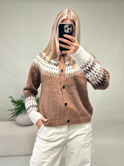 Strickjacke in Zimt/Wollweiß/Schwarz