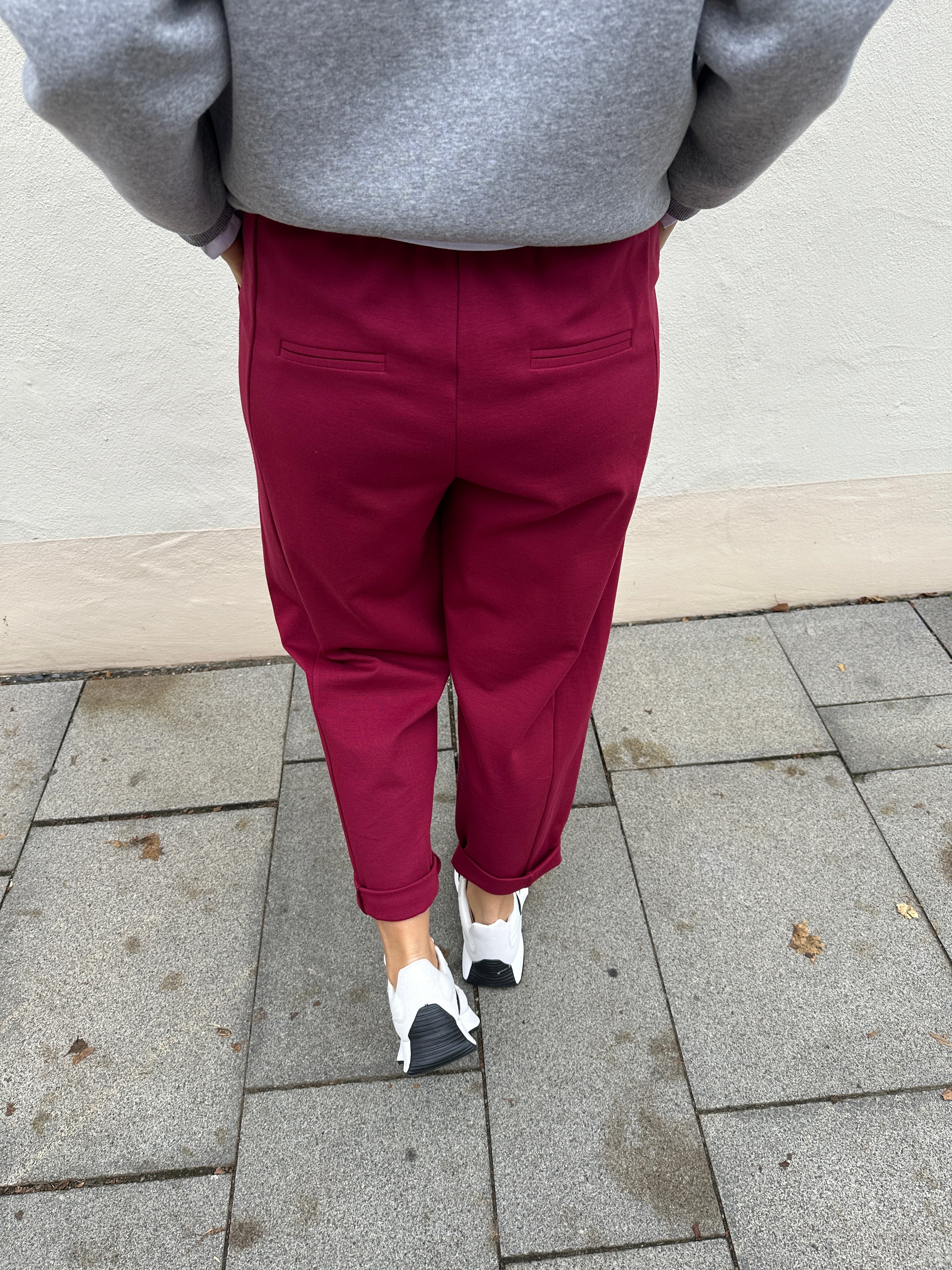 Hose in Weinrot mit Gummibund