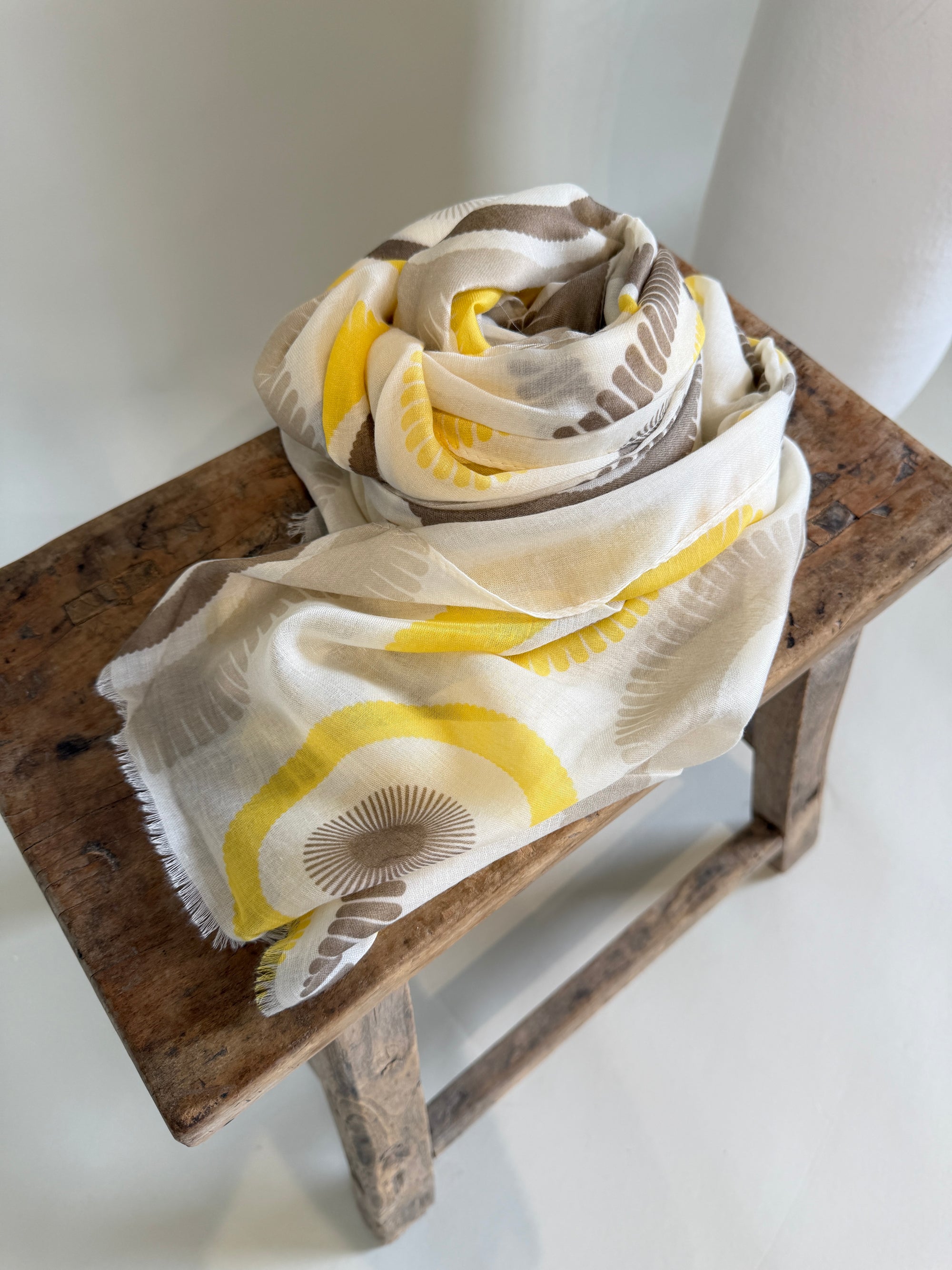 Schal in Gelb / Beige / Zimt