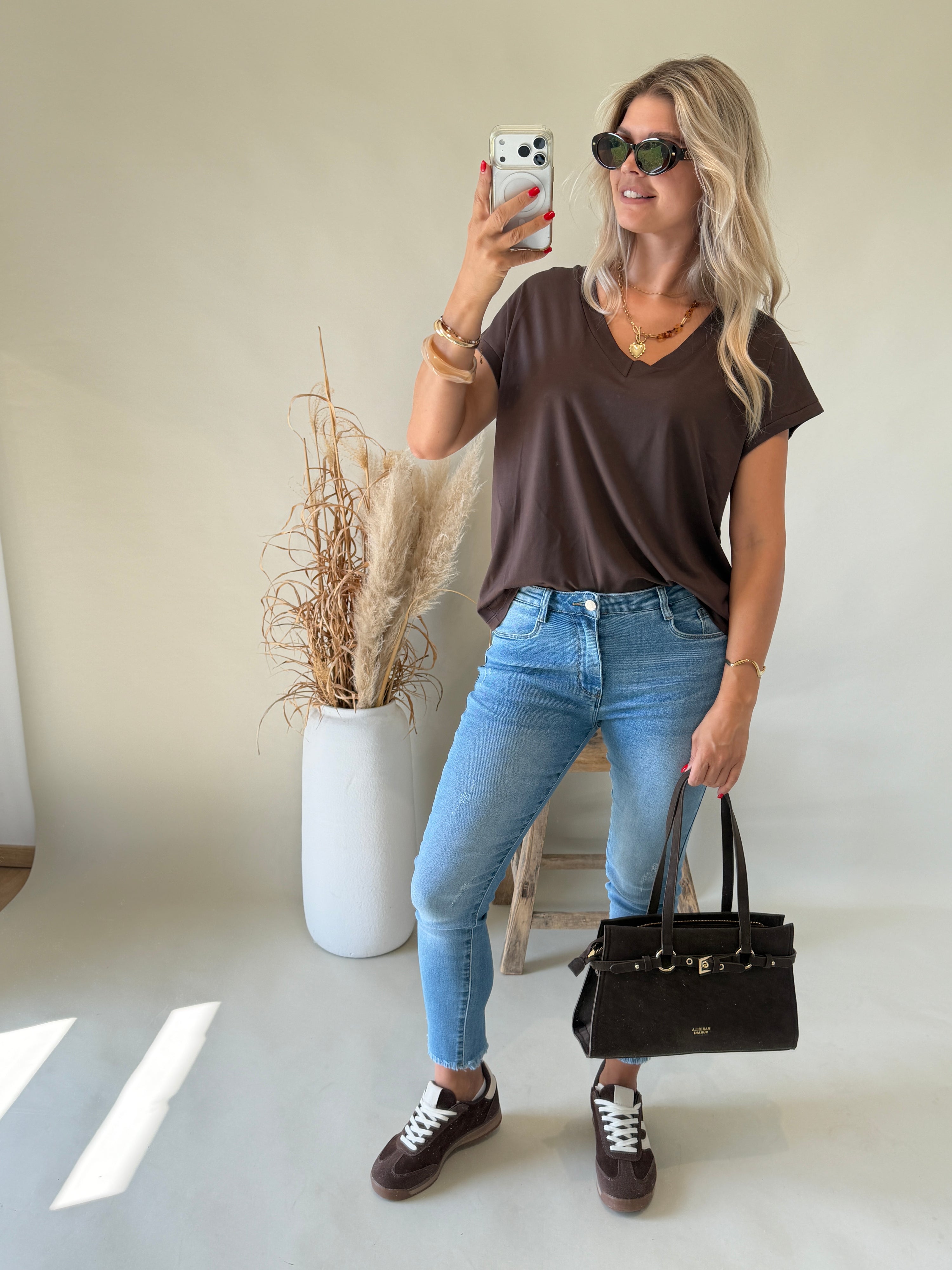 T - Shirt in Schokobraun mit V - Ausschnitt