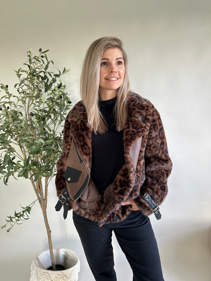 Felljacke in Braun /Schwarz Leo-Muster  mit Kunstledereinsätzen