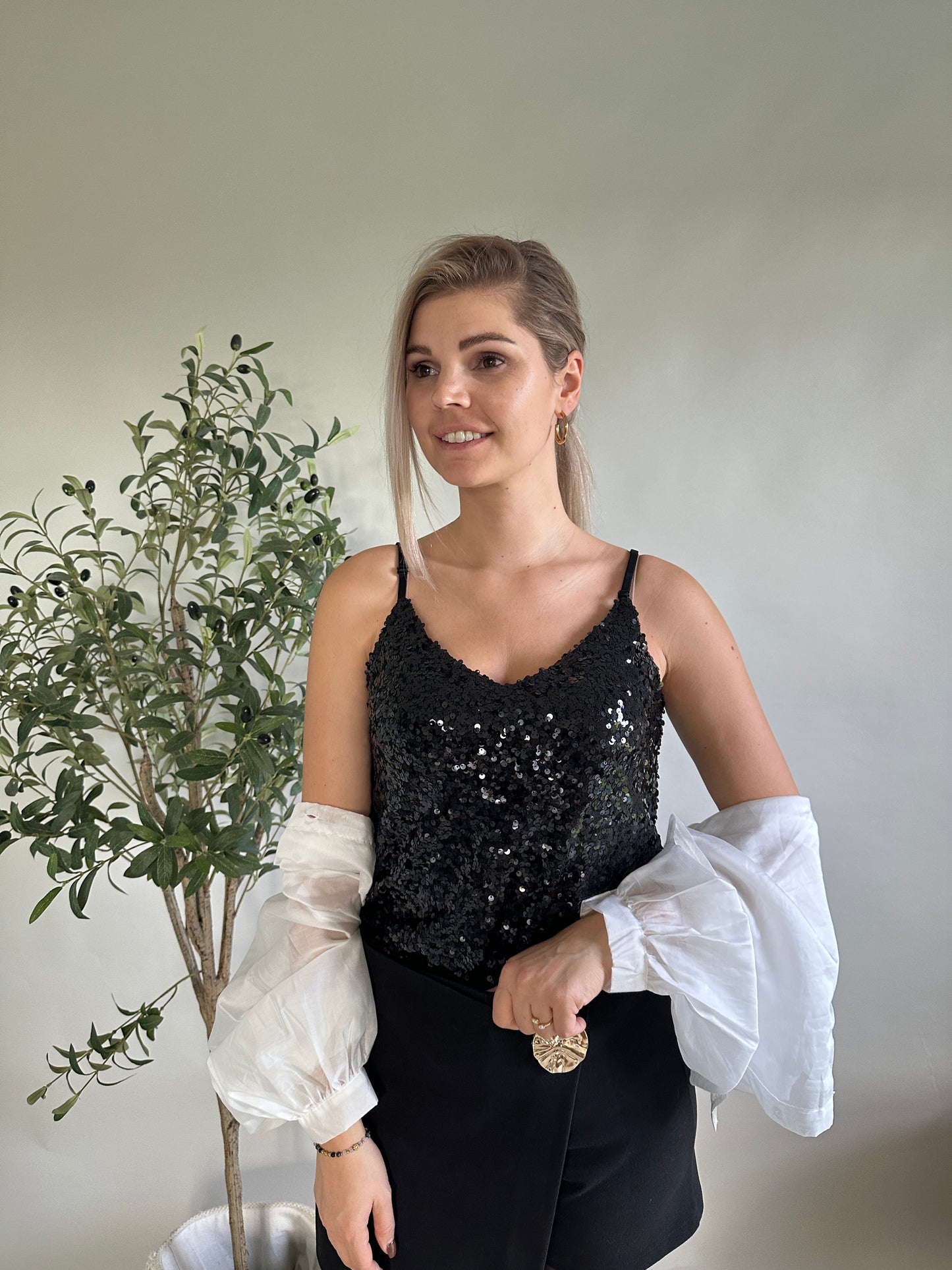 top in schwarz mit glitzer- pailletten