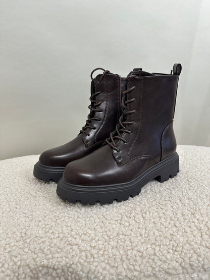 Boots in Schokobraun