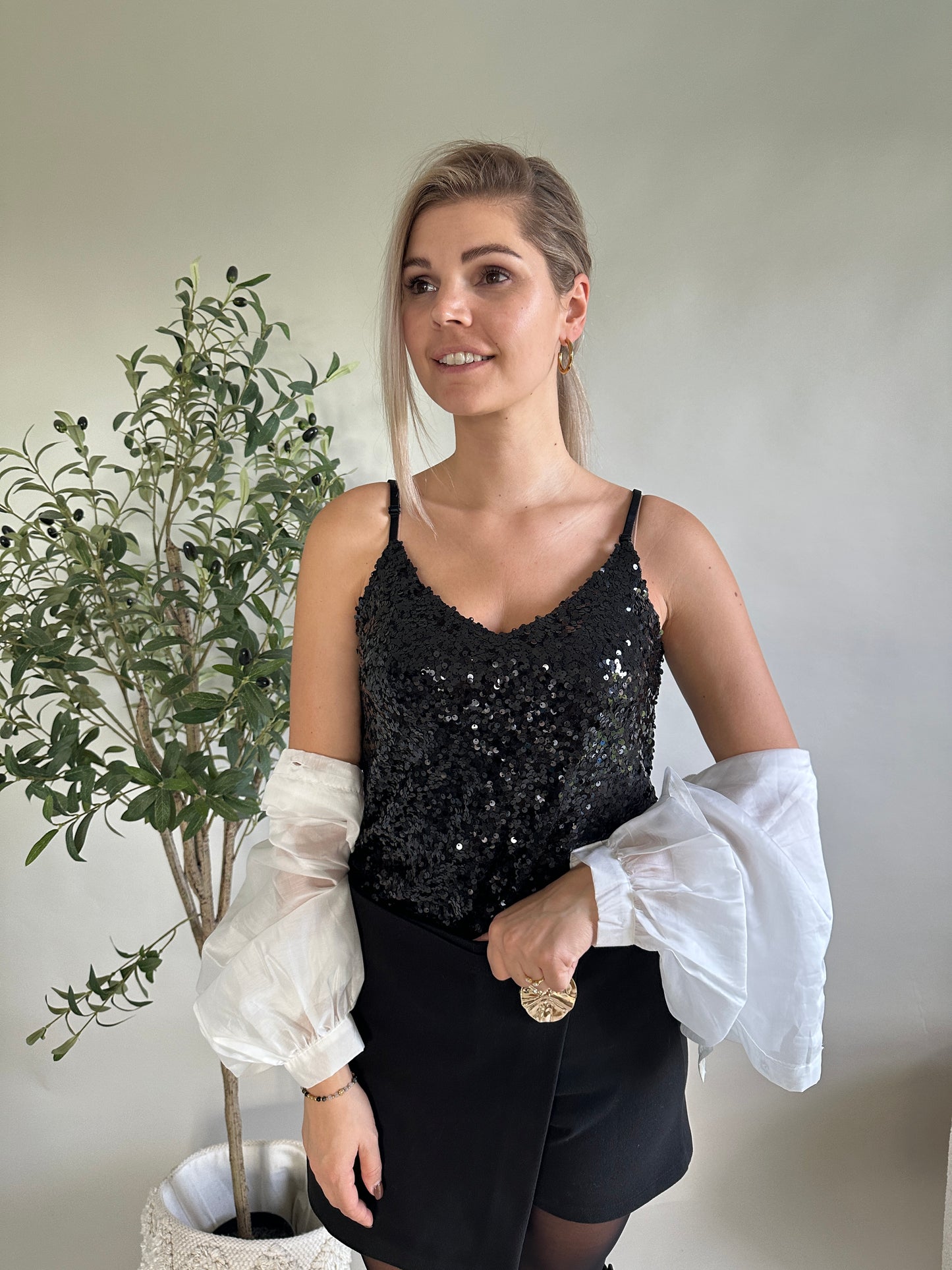 top in schwarz mit glitzer- pailletten