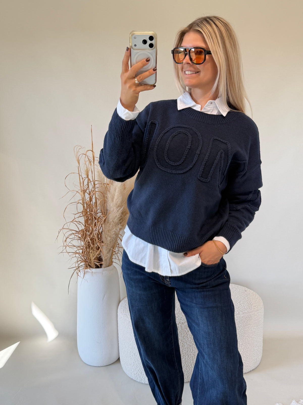 Pullover in Dunkelblau mit Aufdruck AMOUR