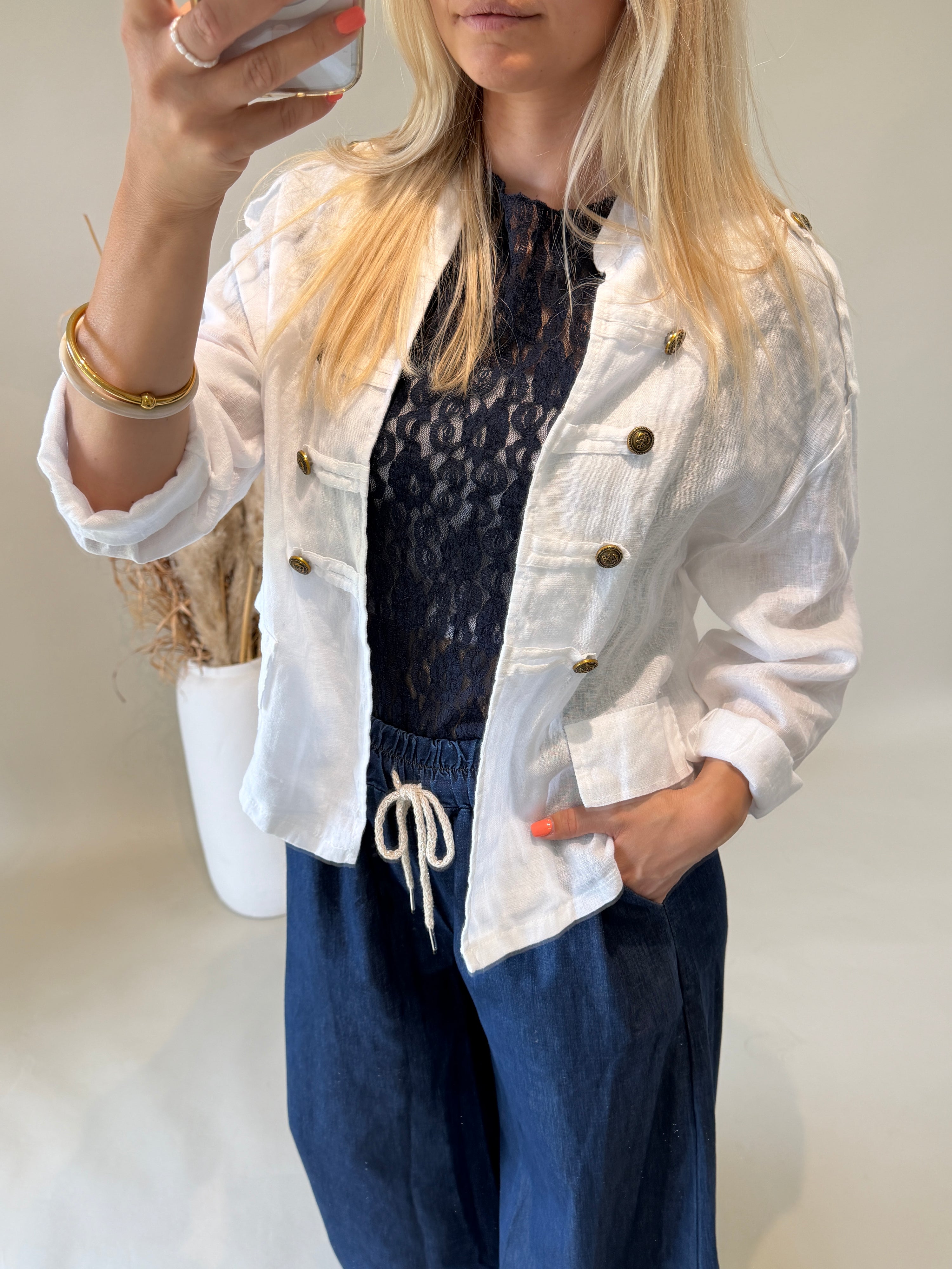 Jacke in Weiß mit Knöpfe ( Leinen )