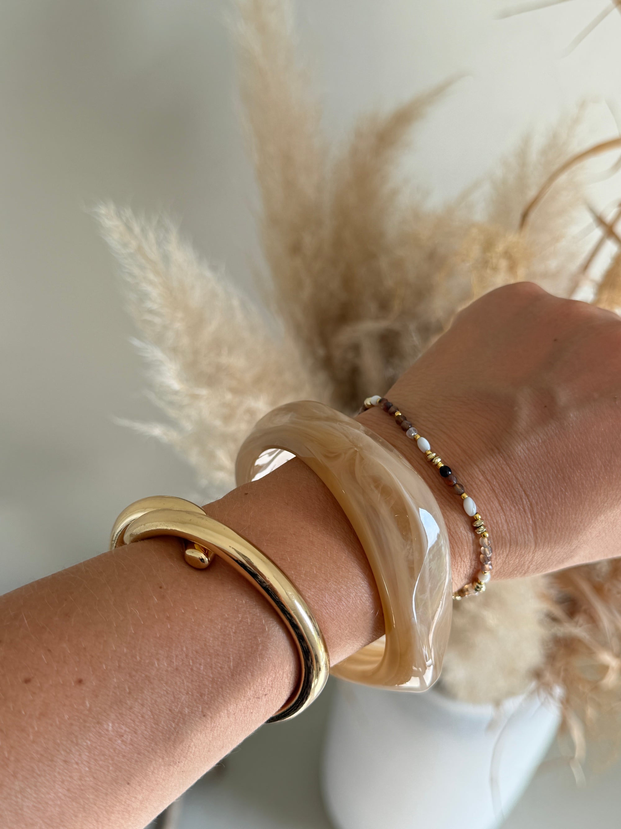 Armreif in Gold  ( leicht gedreht )