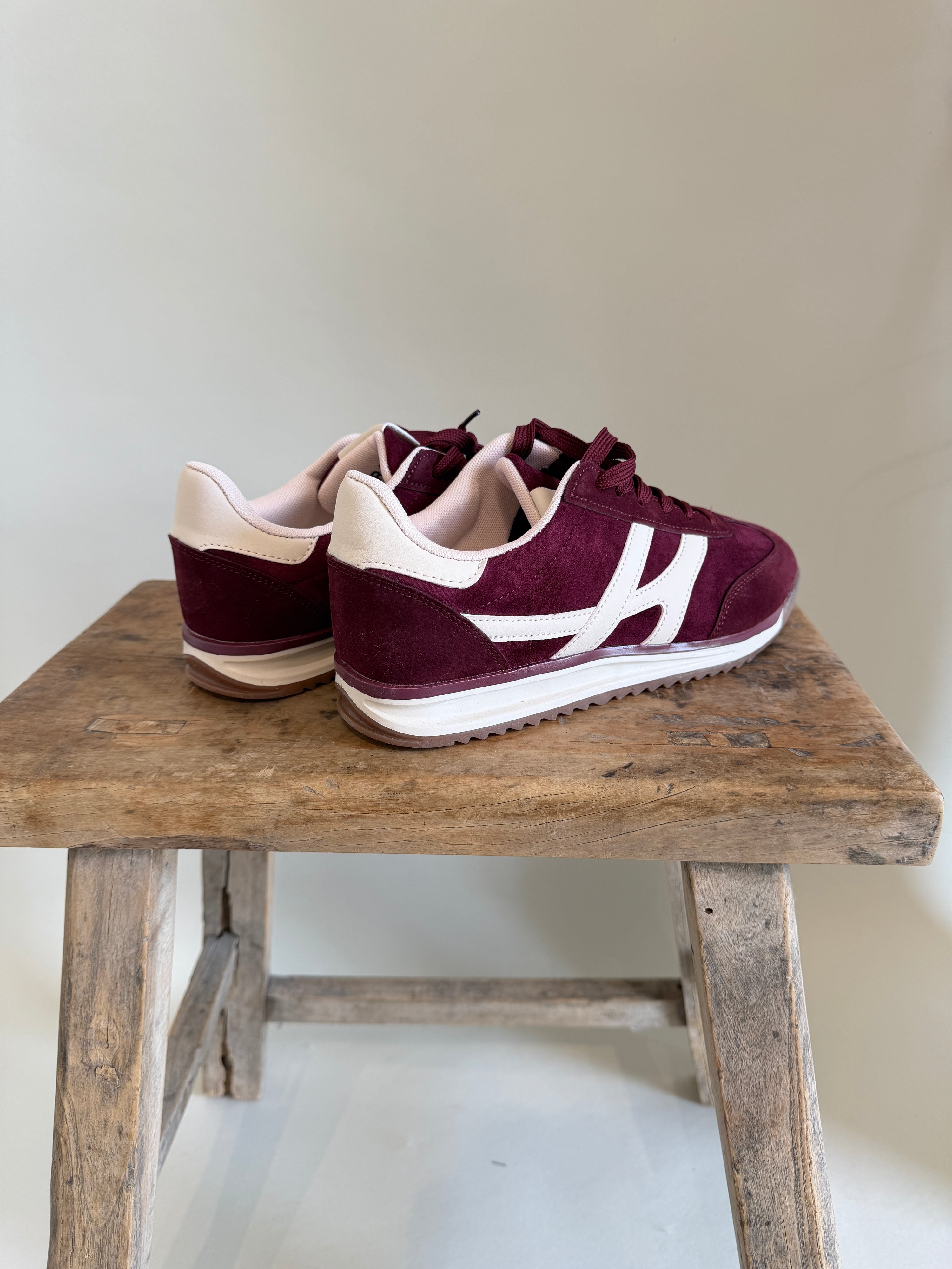 Sneaker in Bordeaux
