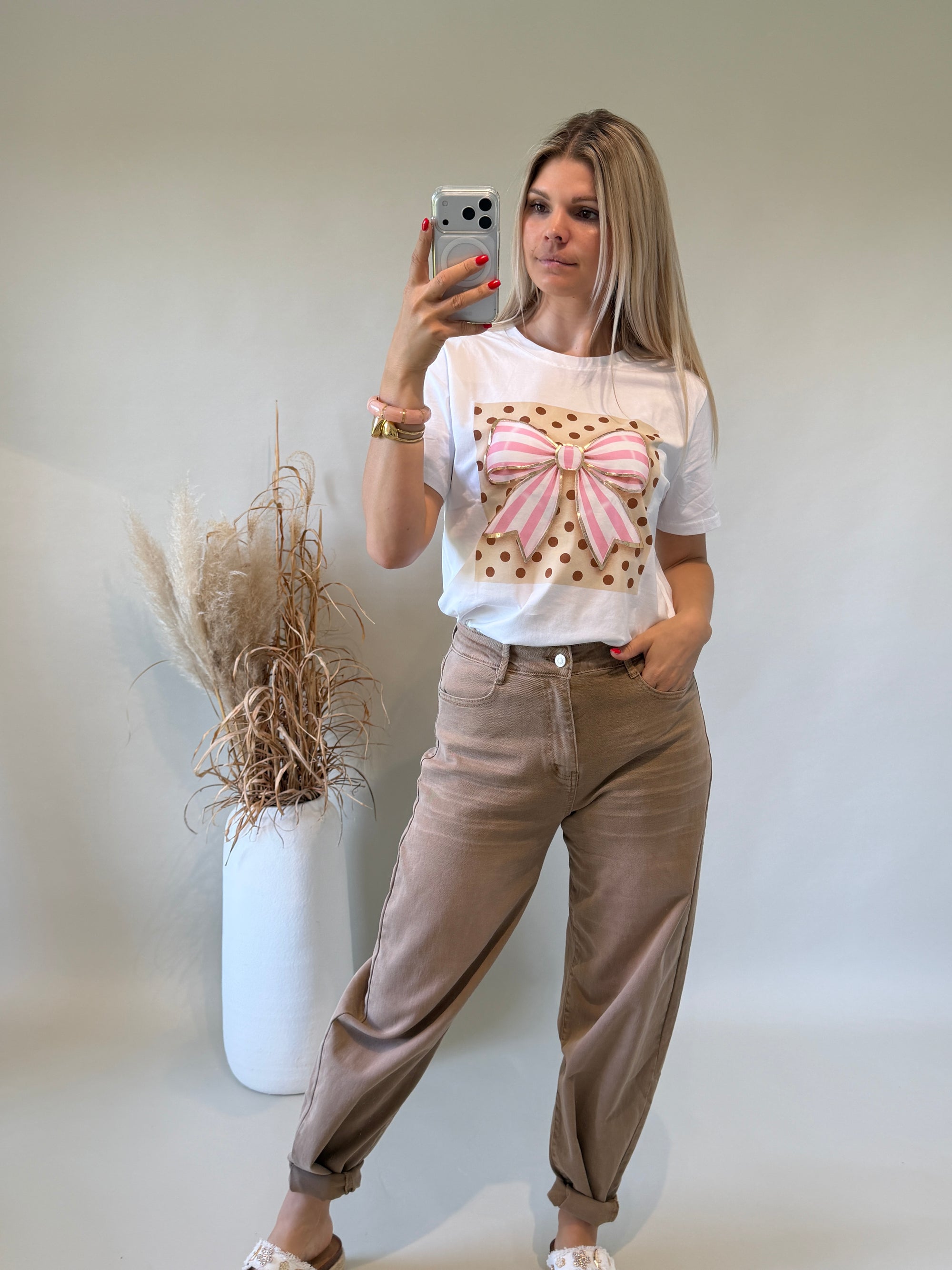 T - Shirt in Weiß mit Aufdruck Rosa Schleife