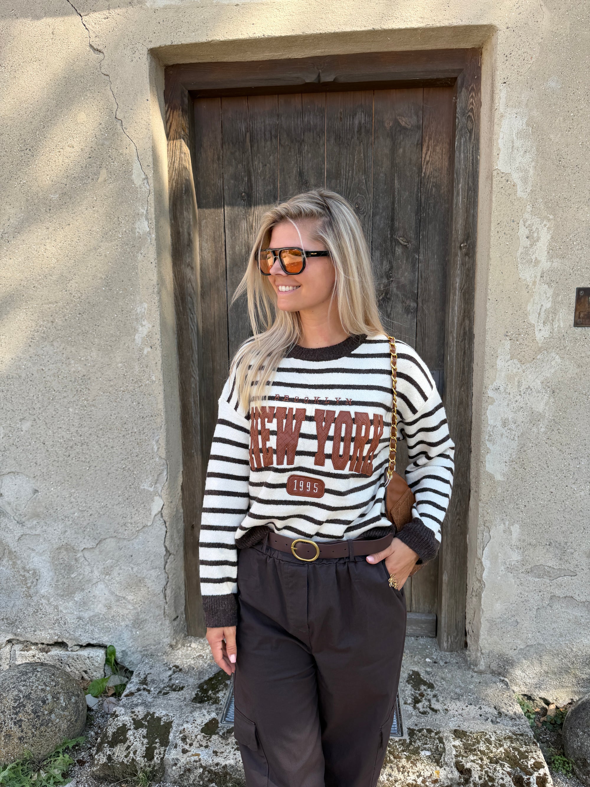 Pullover gestreift in Wollweiß / Schokobraun mit Aufdruck