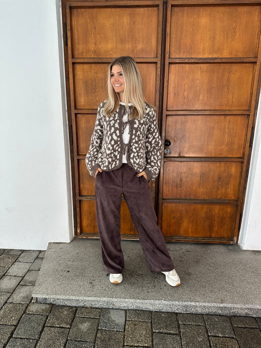 Strickjacke in Braun/Wollweiß vorne zum Binden