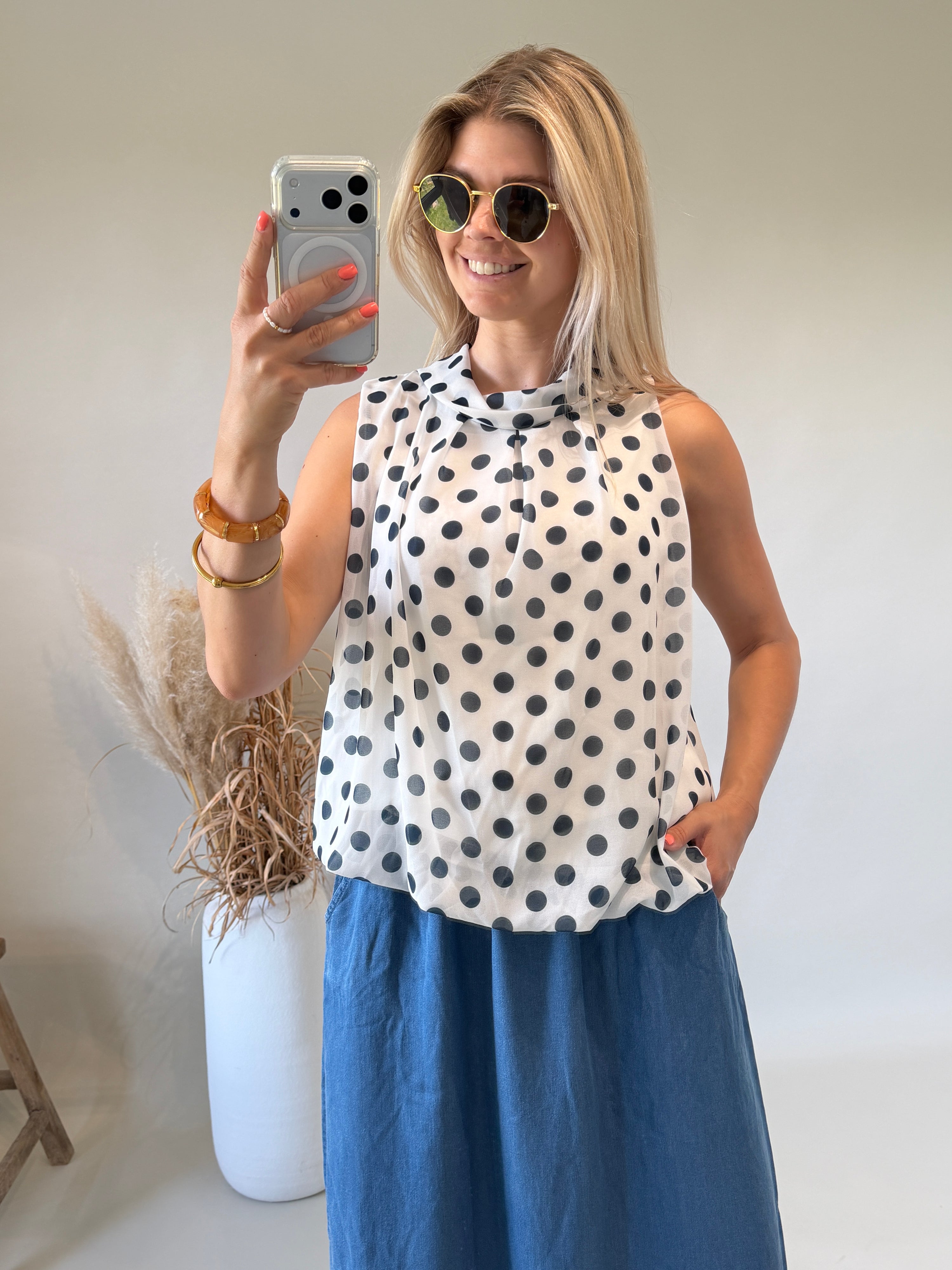 Bluse in Weiß mit Dunkelblauen Punkten