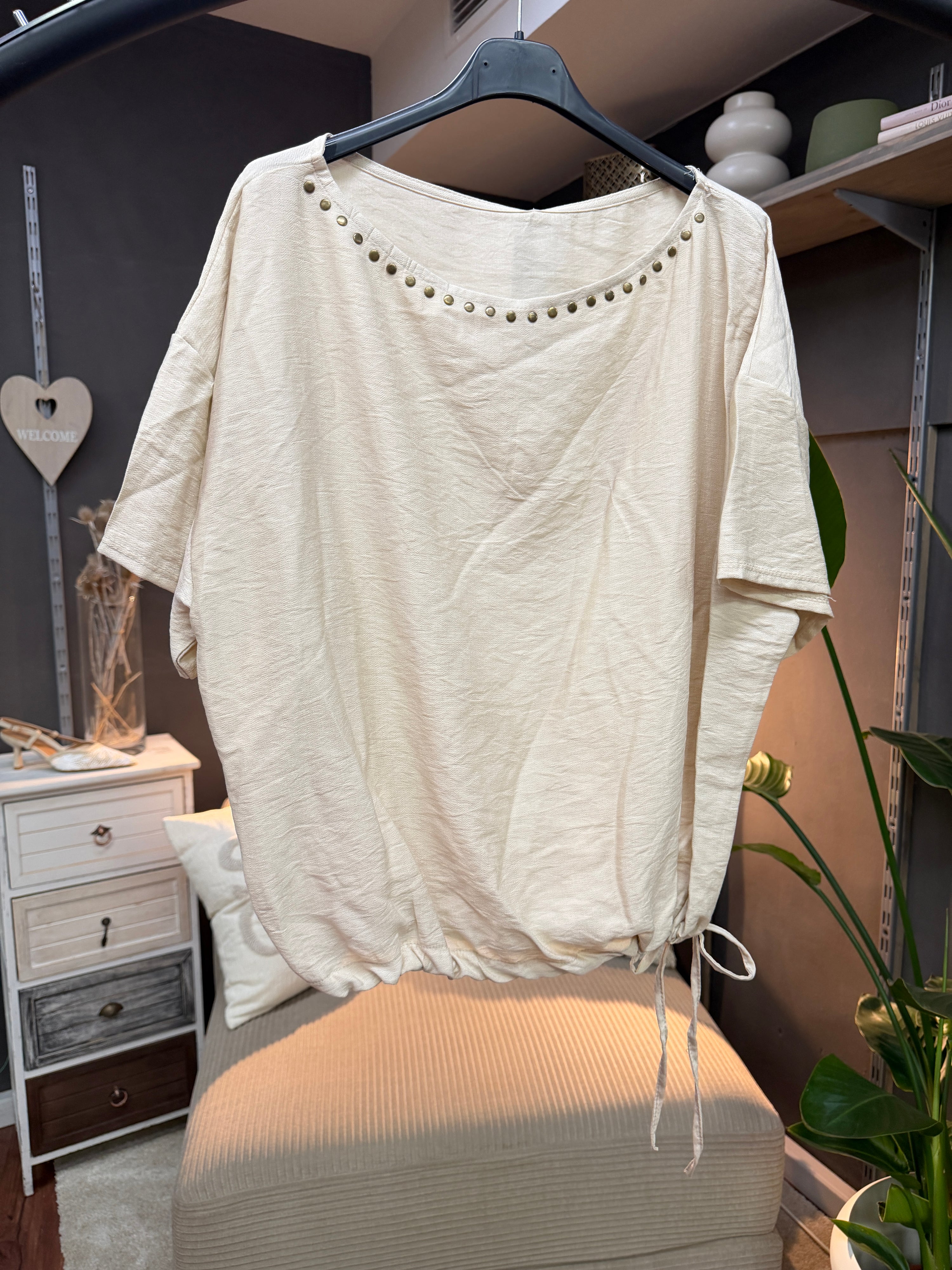 #14 Bluse in Beige mit Nieten