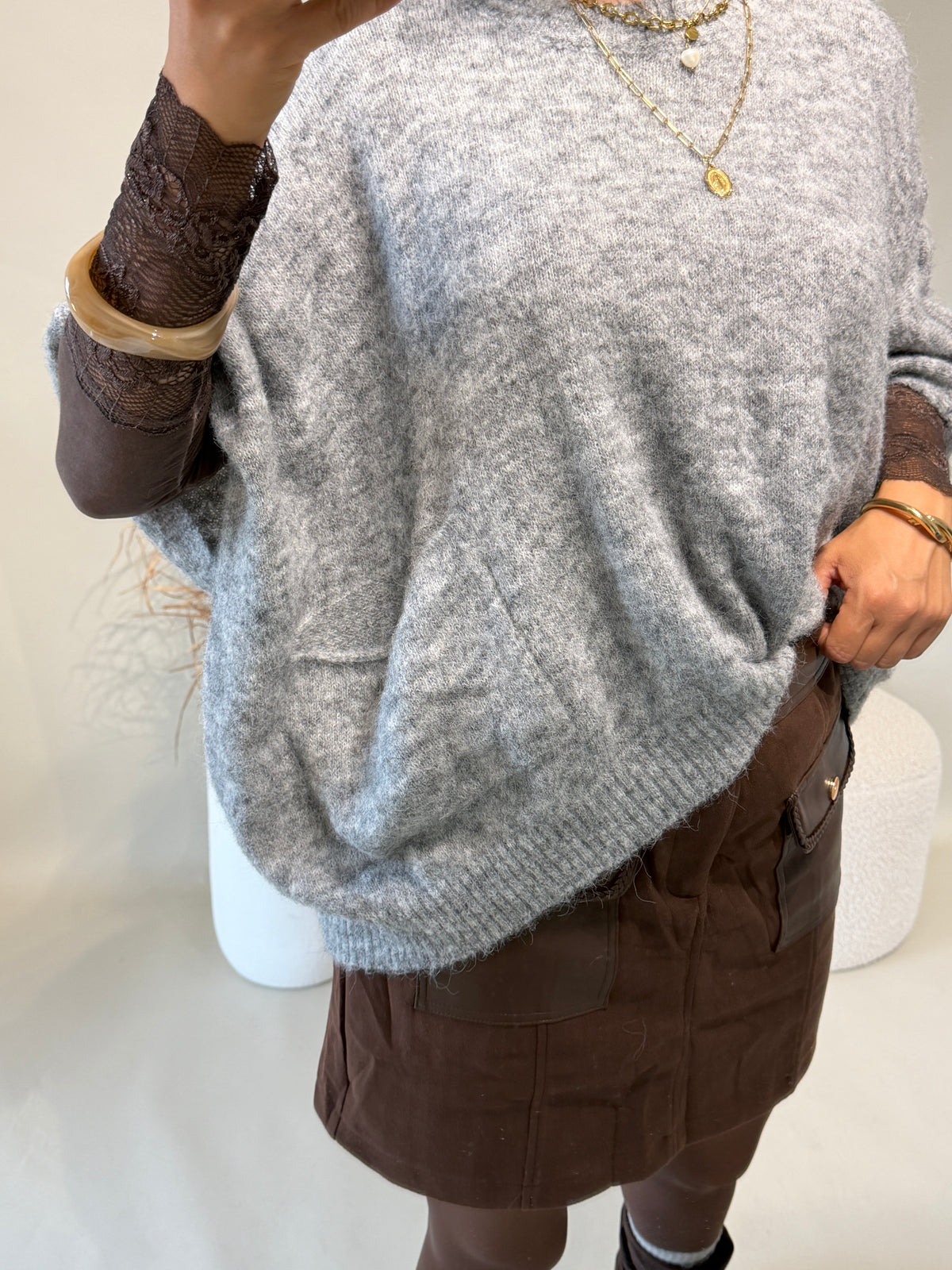 Pullover in Hellgrau mit großer Tasche ( Kurzarm )