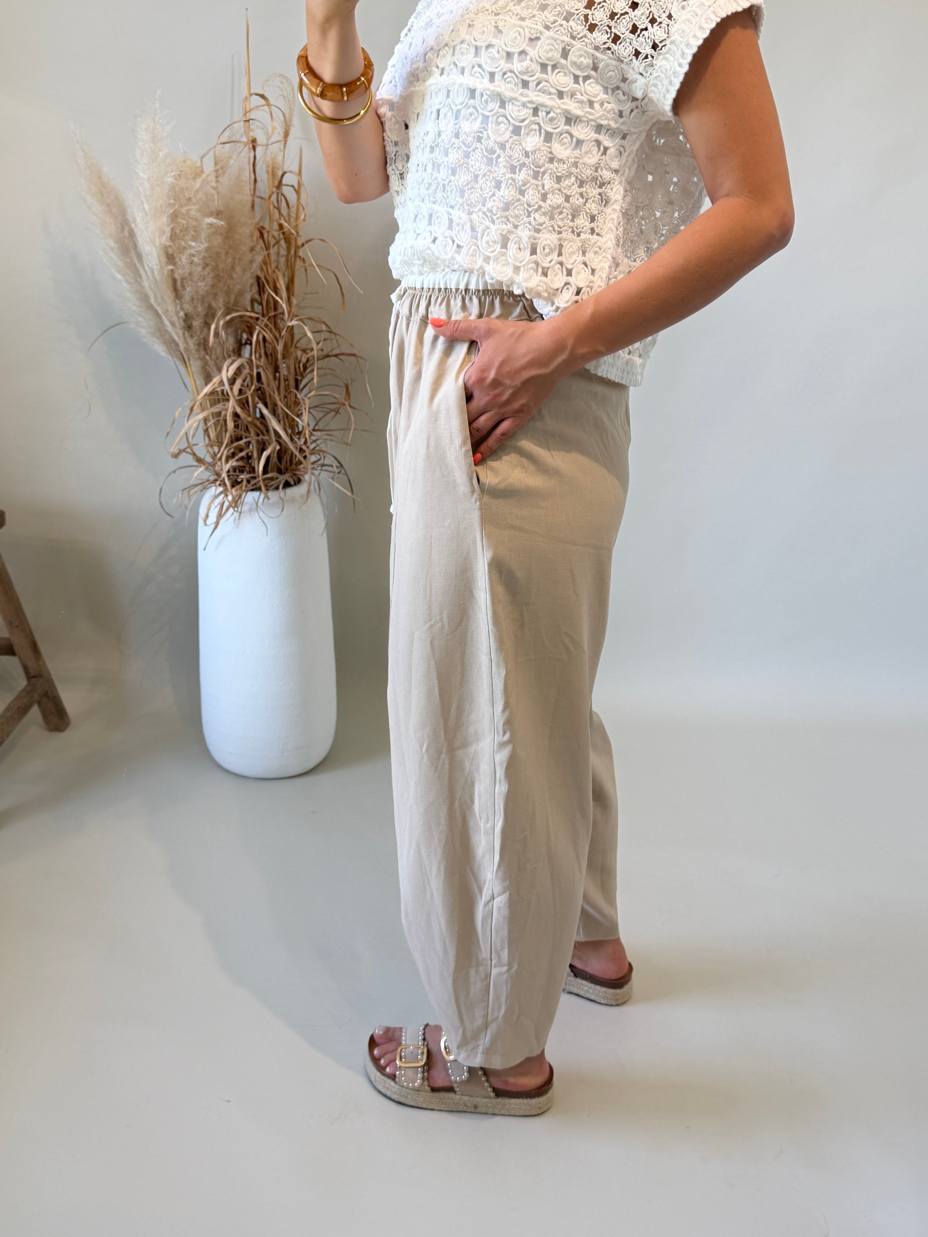 Hose in Beige mit Wollweißen Bund