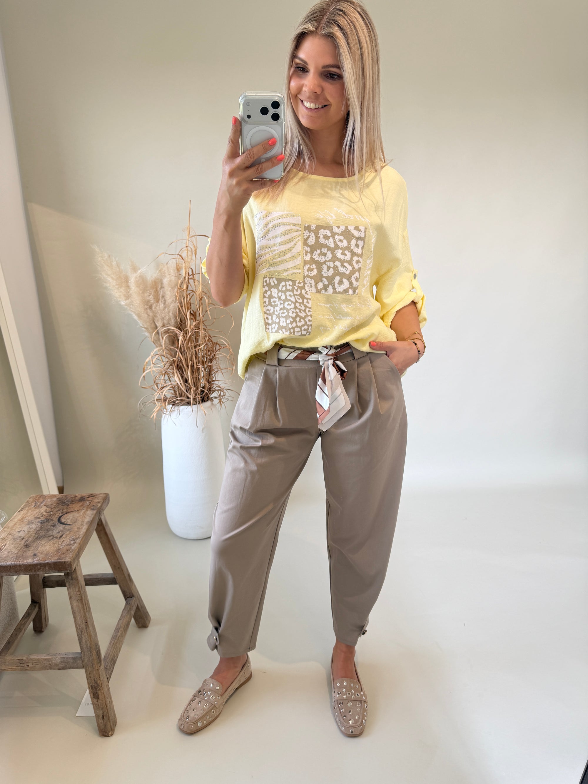 Shirt in Zitronengelb mit Glitzeraufdruck