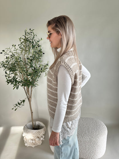 Strickjacke mit Streifen in Beige/ Wollweiß (ärmellos)