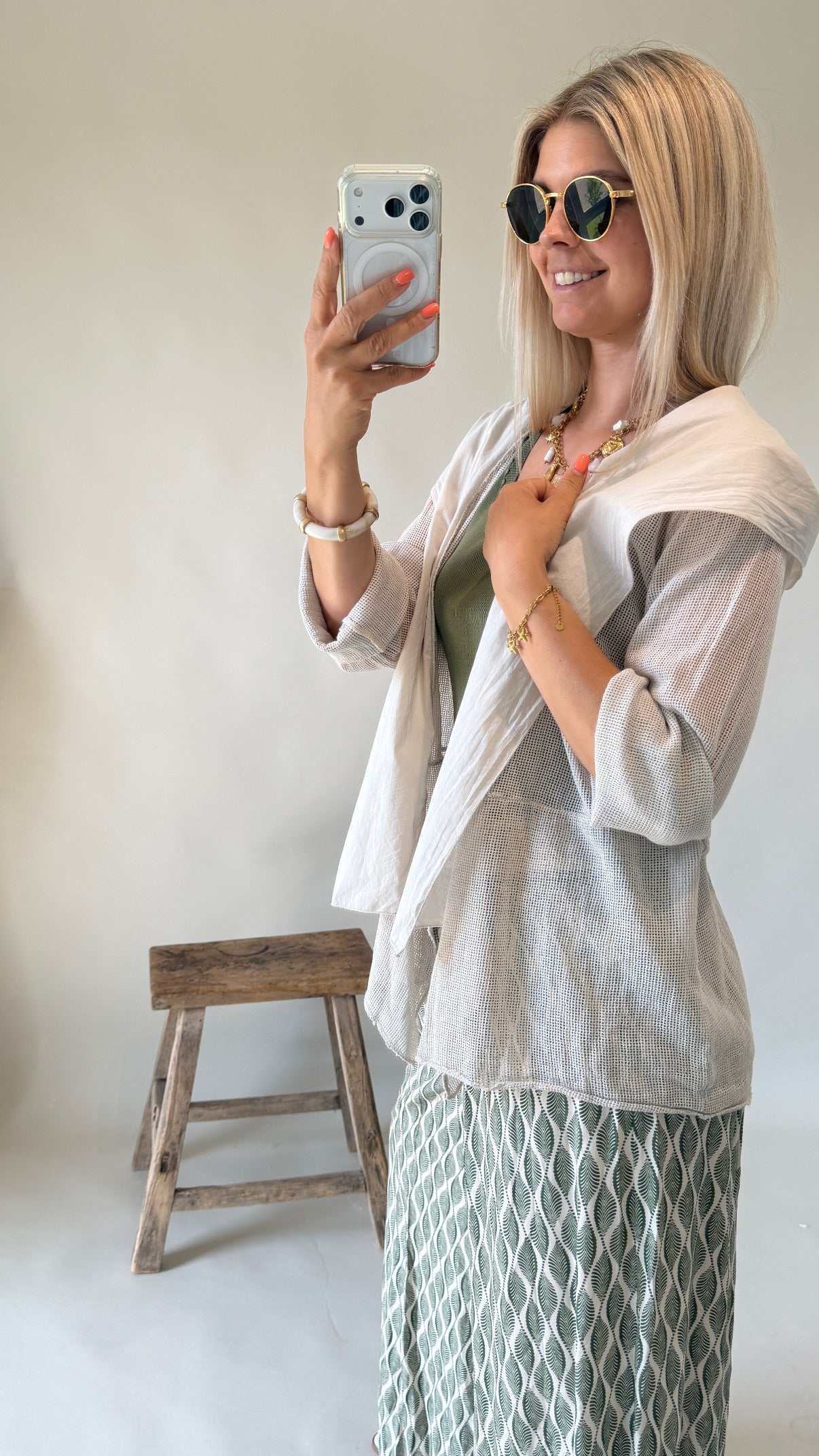 Jacke in Beige in Netz - Optik mit Kapuze